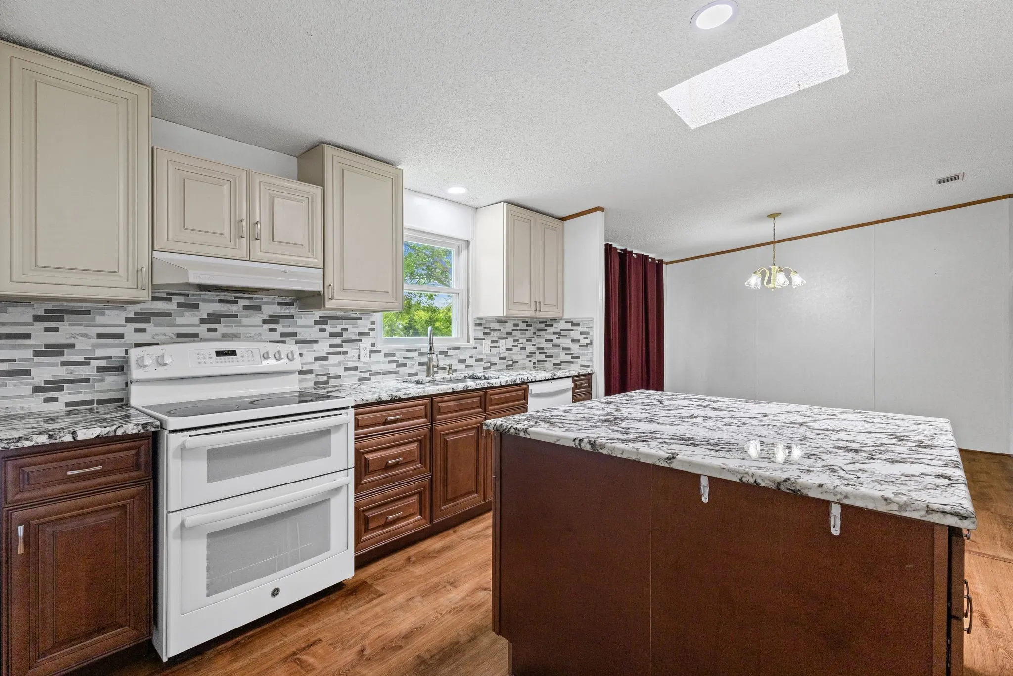 Mobile Home For Sale in Hunt County , 686 FM 1903, Greenville, Texas 75402, 4 Bedroom, 2 Bathroom, Garage spaces, 2,880 Sqft, built in 2002, mls#21315026, Real Estate Agent in Greenville, Homes For Sale in Hunt county, Homes For Sale in Greenville, Realtor in Greenville Texas, Real Estate Brokerage Independent Realty Texas, Luminita Cordes Realtor