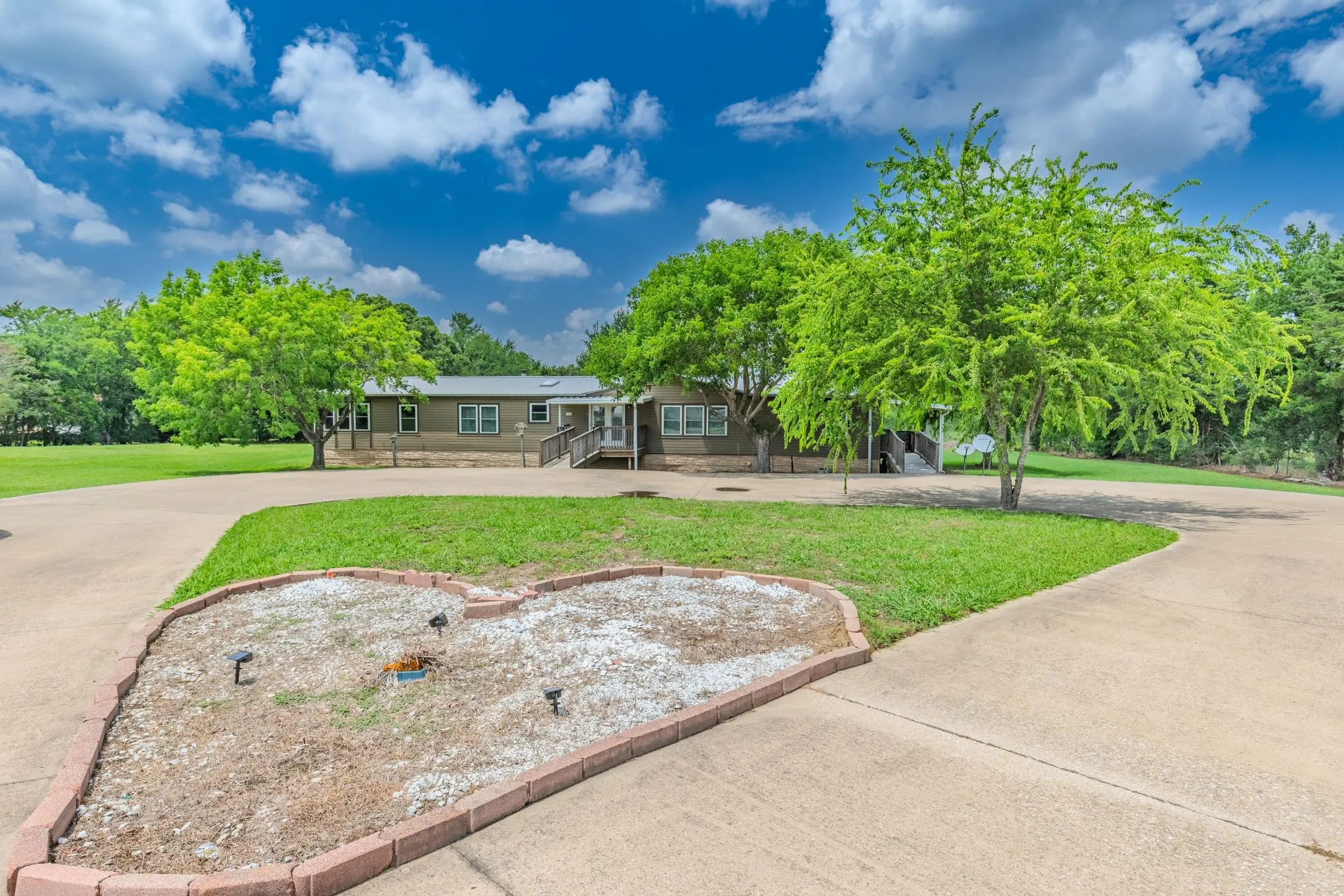 Mobile Home For Sale in Hunt County , 686 FM 1903, Greenville, Texas 75402, 4 Bedroom, 2 Bathroom, Garage spaces, 2,880 Sqft, built in 2002, mls#21315026, Real Estate Agent in Greenville, Homes For Sale in Hunt county, Homes For Sale in Greenville, Realtor in Greenville Texas, Real Estate Brokerage Independent Realty Texas, Luminita Cordes Realtor