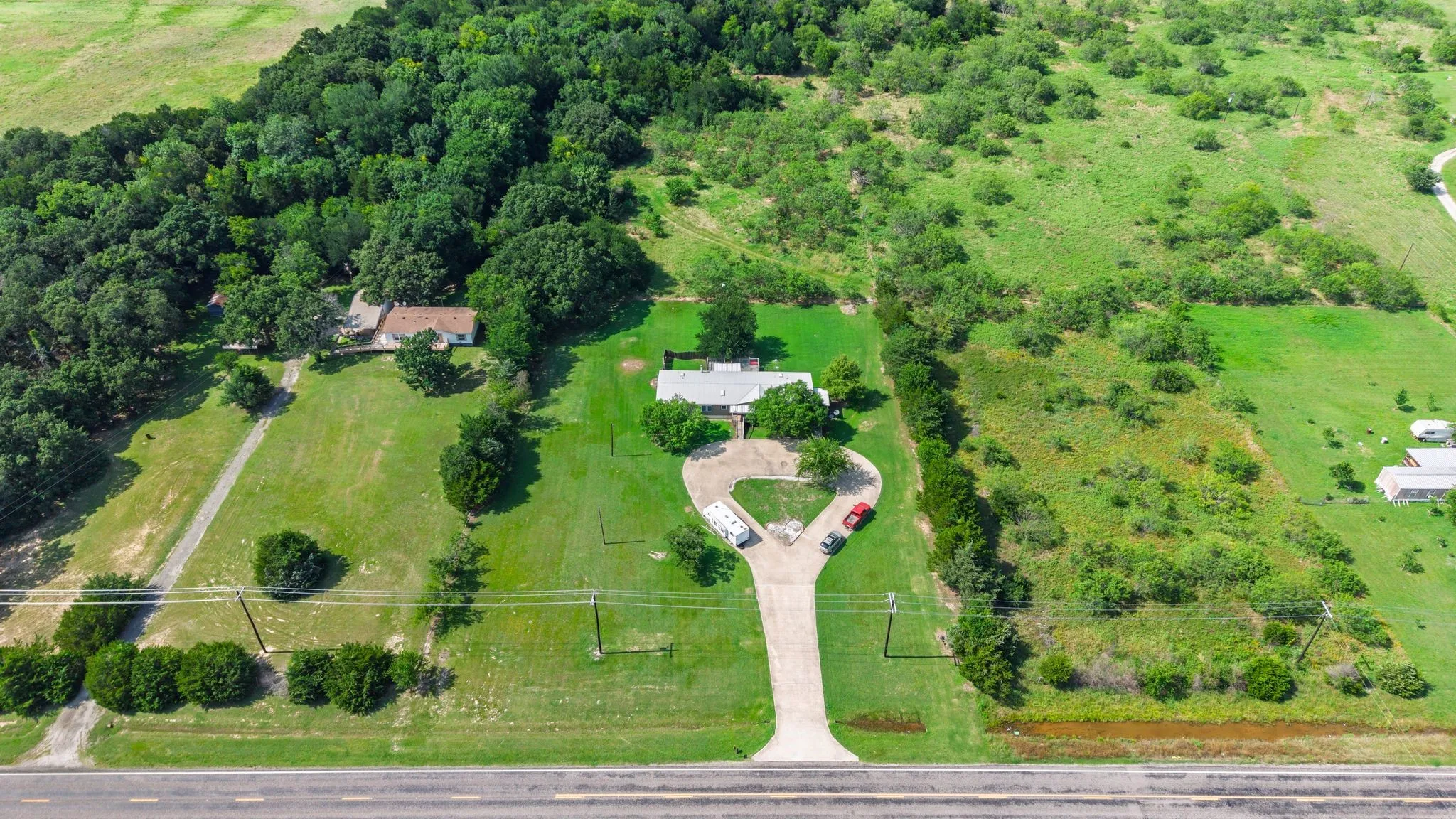 Mobile Home For Sale in Hunt County , 686 FM 1903, Greenville, Texas 75402, 4 Bedroom, 2 Bathroom, Garage spaces, 2,880 Sqft, built in 2002, mls#21315026, Real Estate Agent in Greenville, Homes For Sale in Hunt county, Homes For Sale in Greenville, Realtor in Greenville Texas, Real Estate Brokerage Independent Realty Texas, Luminita Cordes Realtor