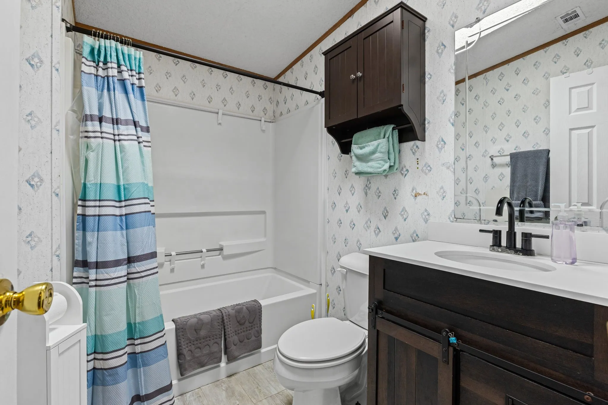 Mobile Home For Sale in Hunt County , 686 FM 1903, Greenville, Texas 75402, 4 Bedroom, 2 Bathroom, Garage spaces, 2,880 Sqft, built in 2002, mls#21315026, Real Estate Agent in Greenville, Homes For Sale in Hunt county, Homes For Sale in Greenville, Realtor in Greenville Texas, Real Estate Brokerage Independent Realty Texas, Luminita Cordes Realtor