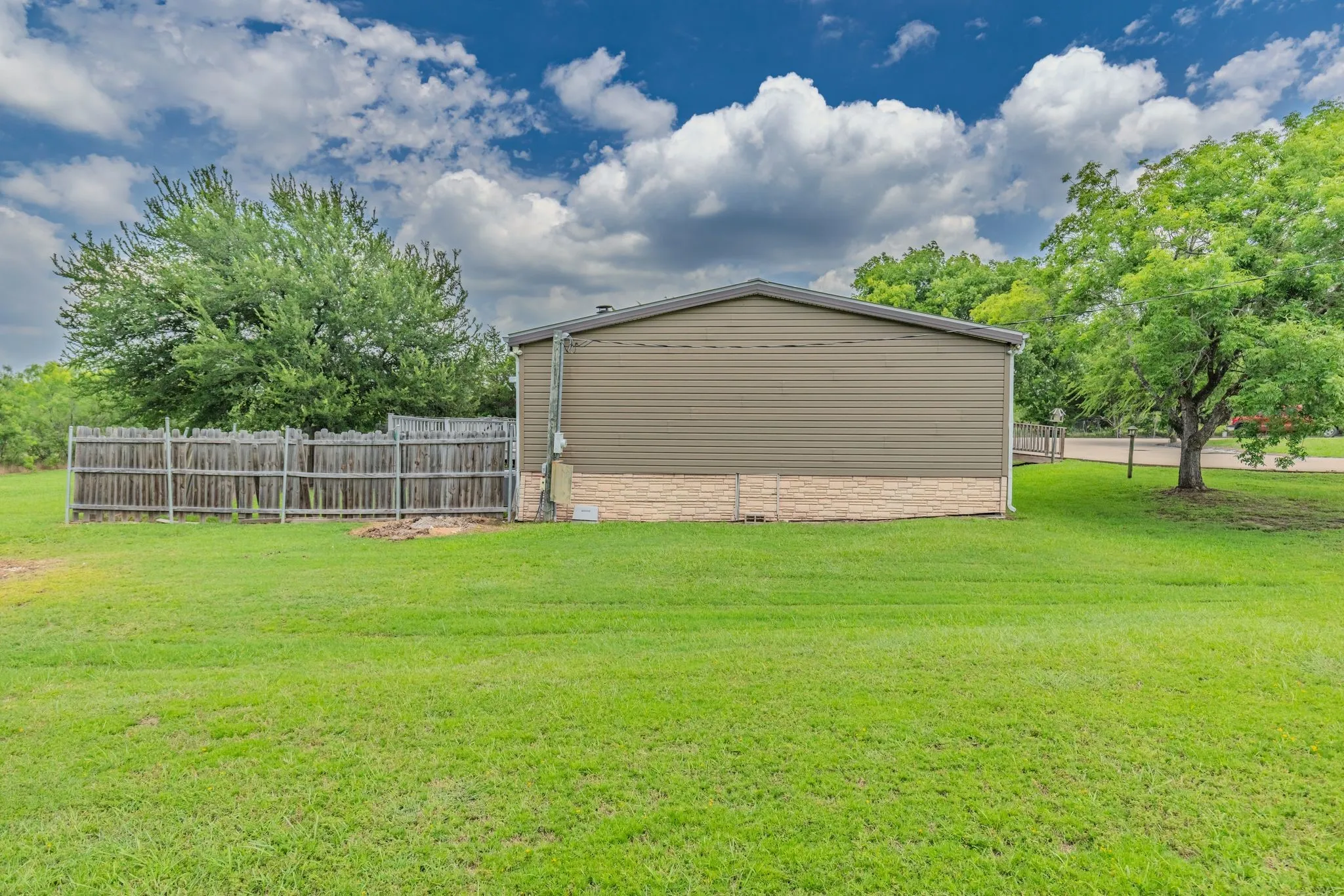 Mobile Home For Sale in Hunt County , 686 FM 1903, Greenville, Texas 75402, 4 Bedroom, 2 Bathroom, Garage spaces, 2,880 Sqft, built in 2002, mls#21315026, Real Estate Agent in Greenville, Homes For Sale in Hunt county, Homes For Sale in Greenville, Realtor in Greenville Texas, Real Estate Brokerage Independent Realty Texas, Luminita Cordes Realtor