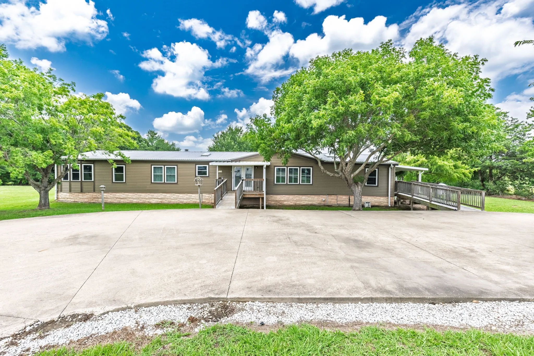 Mobile Home For Sale in Hunt County , 686 FM 1903, Greenville, Texas 75402, 4 Bedroom, 2 Bathroom, Garage spaces, 2,880 Sqft, built in 2002, mls#21315026, Real Estate Agent in Greenville, Homes For Sale in Hunt county, Homes For Sale in Greenville, Realtor in Greenville Texas, Real Estate Brokerage Independent Realty Texas, Luminita Cordes Realtor