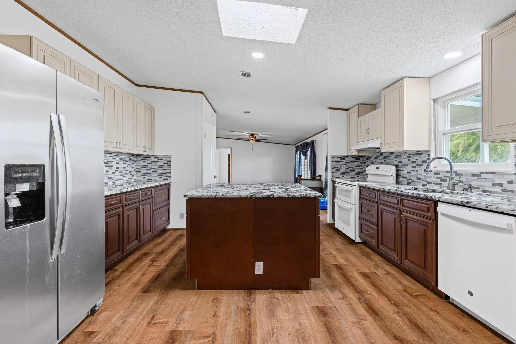 Mobile Home For Sale in Hunt County , 686 FM 1903, Greenville, Texas 75402, 4 Bedroom, 2 Bathroom, Garage spaces, 2,880 Sqft, built in 2002, mls#21315026, Real Estate Agent in Greenville, Homes For Sale in Hunt county, Homes For Sale in Greenville, Realtor in Greenville Texas, Real Estate Brokerage Independent Realty Texas, Luminita Cordes Realtor