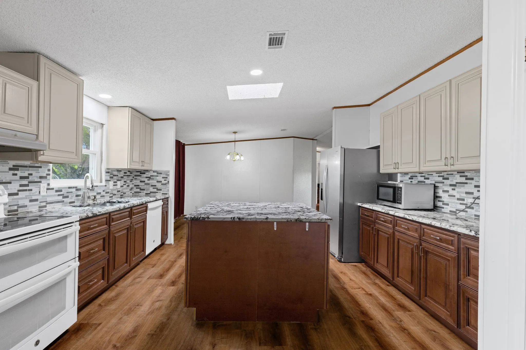 Mobile Home For Sale in Hunt County , 686 FM 1903, Greenville, Texas 75402, 4 Bedroom, 2 Bathroom, Garage spaces, 2,880 Sqft, built in 2002, mls#21315026, Real Estate Agent in Greenville, Homes For Sale in Hunt county, Homes For Sale in Greenville, Realtor in Greenville Texas, Real Estate Brokerage Independent Realty Texas, Luminita Cordes Realtor