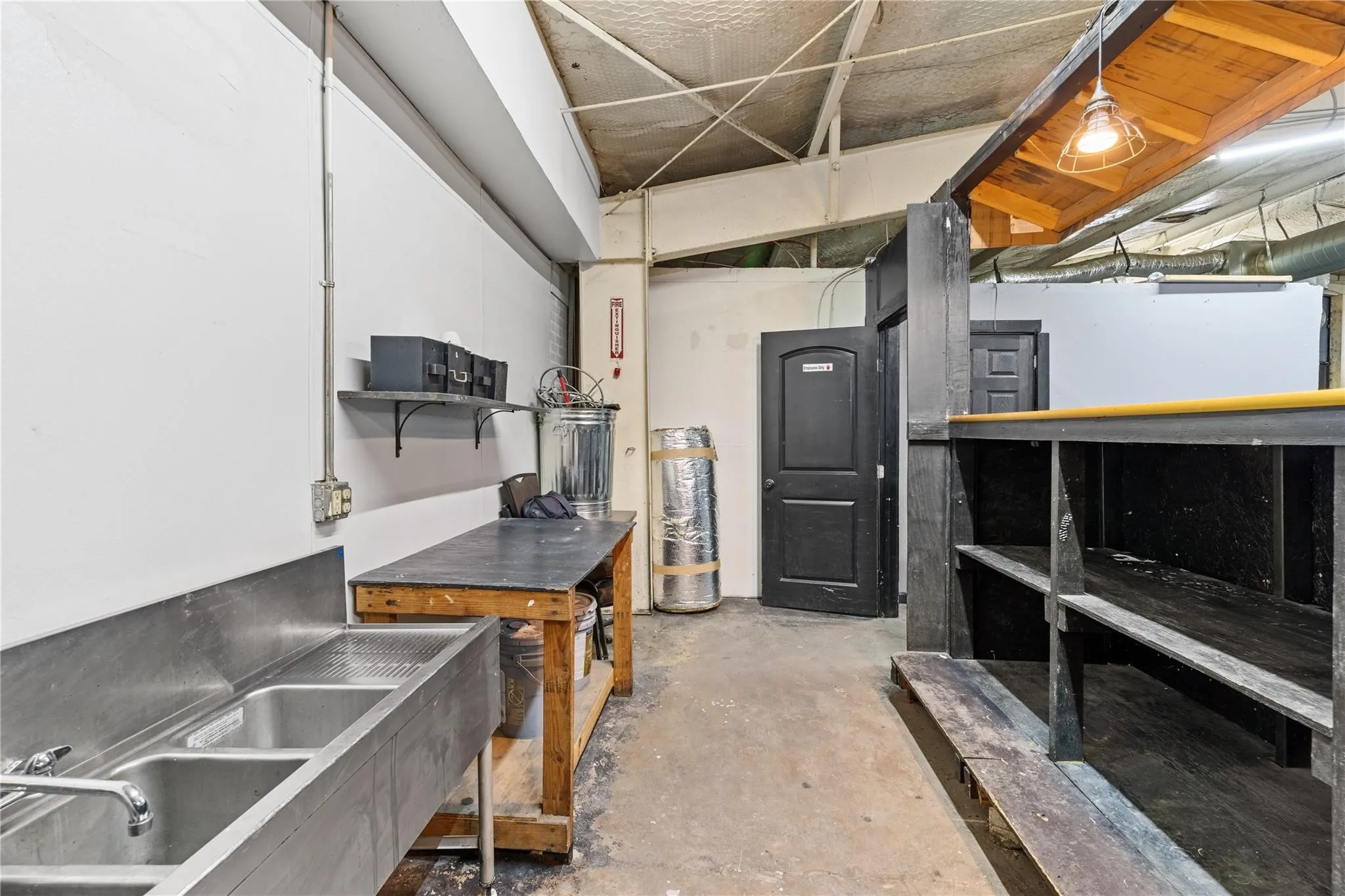 Industrial For Rent in Dallas County , 125 Burrell Drive B, Dallas, Texas 75232, 0, 0, Garage spaces, 4,560 Sqft, built in 1964, mls#21315033, Real Estate Agent in Dallas, Homes For Rent in Dallas county, Homes For Rent in Dallas, Realtor in Dallas Texas, Real Estate Brokerage Independent Realty Texas, Luminita Cordes Realtor