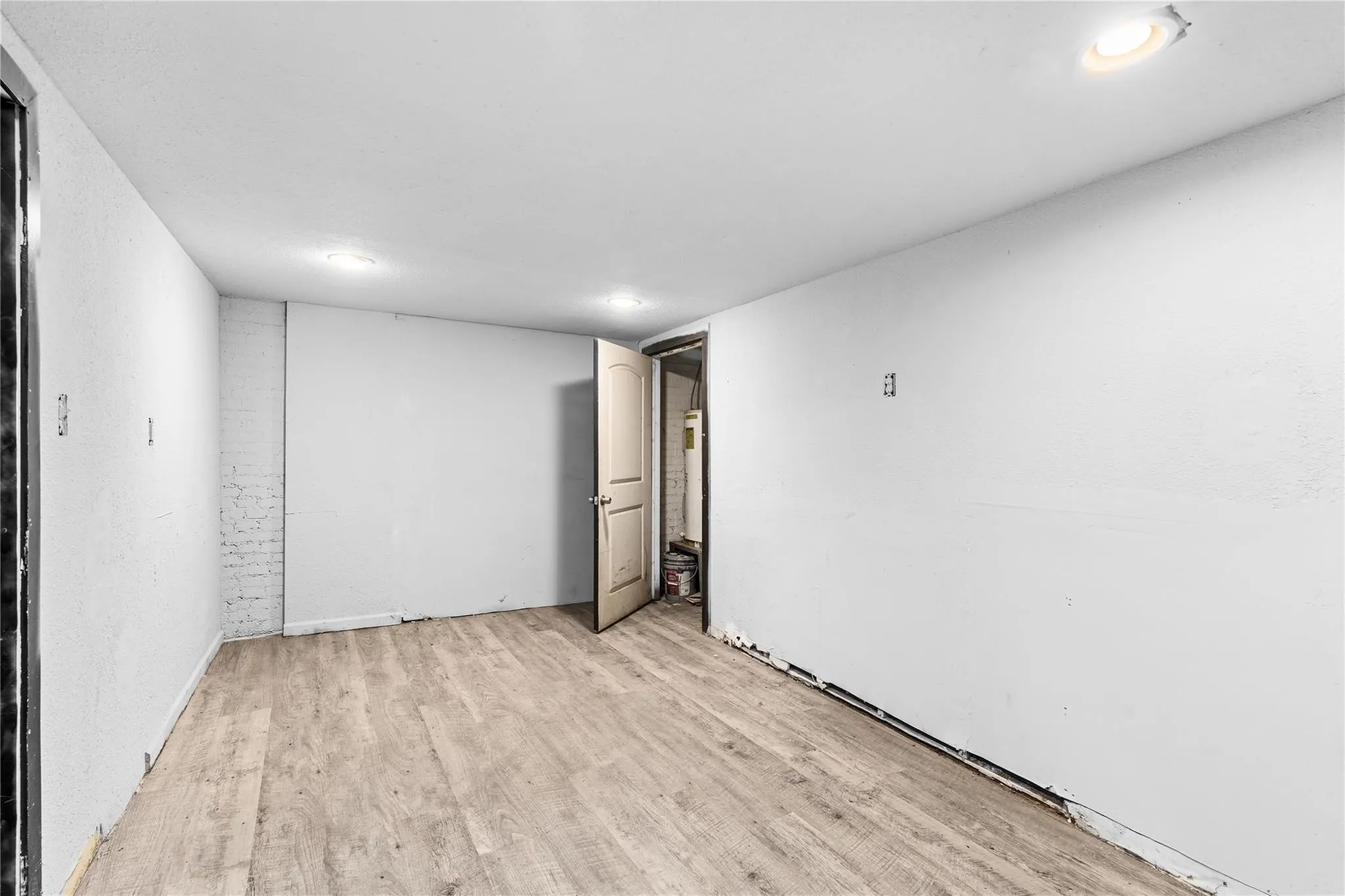 Industrial For Rent in Dallas County , 125 Burrell Drive B, Dallas, Texas 75232, 0, 0, Garage spaces, 4,560 Sqft, built in 1964, mls#21315033, Real Estate Agent in Dallas, Homes For Rent in Dallas county, Homes For Rent in Dallas, Realtor in Dallas Texas, Real Estate Brokerage Independent Realty Texas, Luminita Cordes Realtor