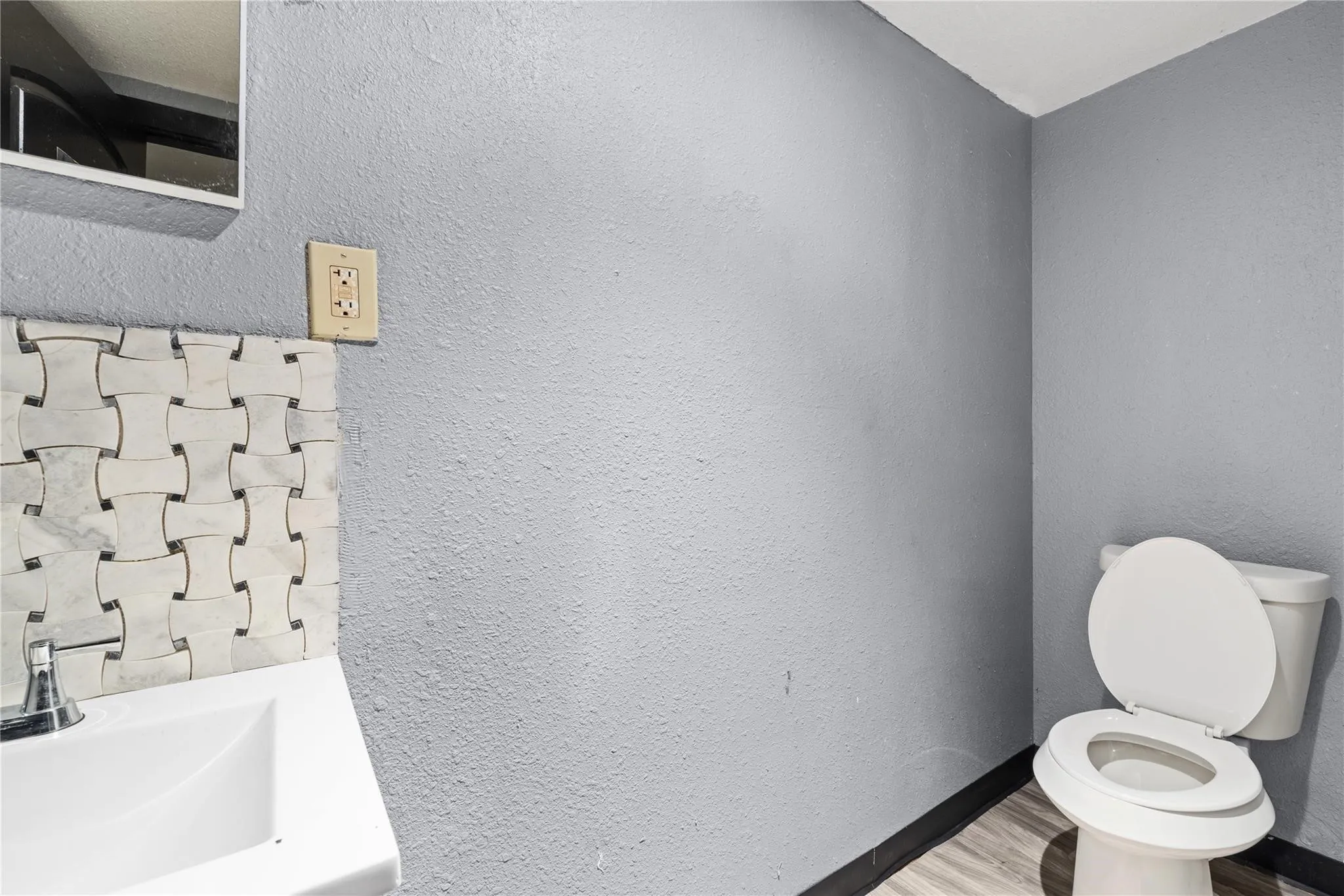 Industrial For Rent in Dallas County , 125 Burrell Drive B, Dallas, Texas 75232, 0, 0, Garage spaces, 4,560 Sqft, built in 1964, mls#21315033, Real Estate Agent in Dallas, Homes For Rent in Dallas county, Homes For Rent in Dallas, Realtor in Dallas Texas, Real Estate Brokerage Independent Realty Texas, Luminita Cordes Realtor