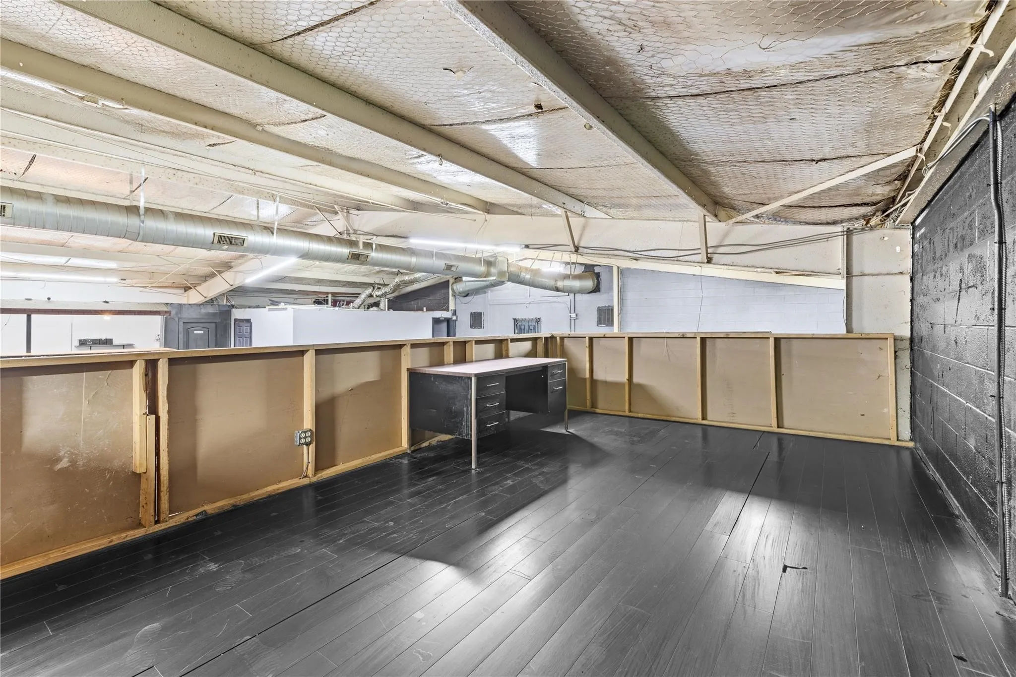 Industrial For Rent in Dallas County , 125 Burrell Drive B, Dallas, Texas 75232, 0, 0, Garage spaces, 4,560 Sqft, built in 1964, mls#21315033, Real Estate Agent in Dallas, Homes For Rent in Dallas county, Homes For Rent in Dallas, Realtor in Dallas Texas, Real Estate Brokerage Independent Realty Texas, Luminita Cordes Realtor