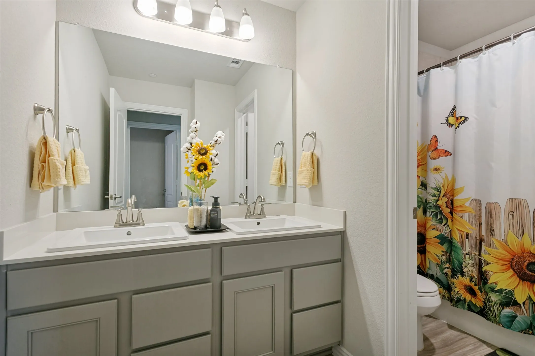 2nd Floor Guest Bathroom