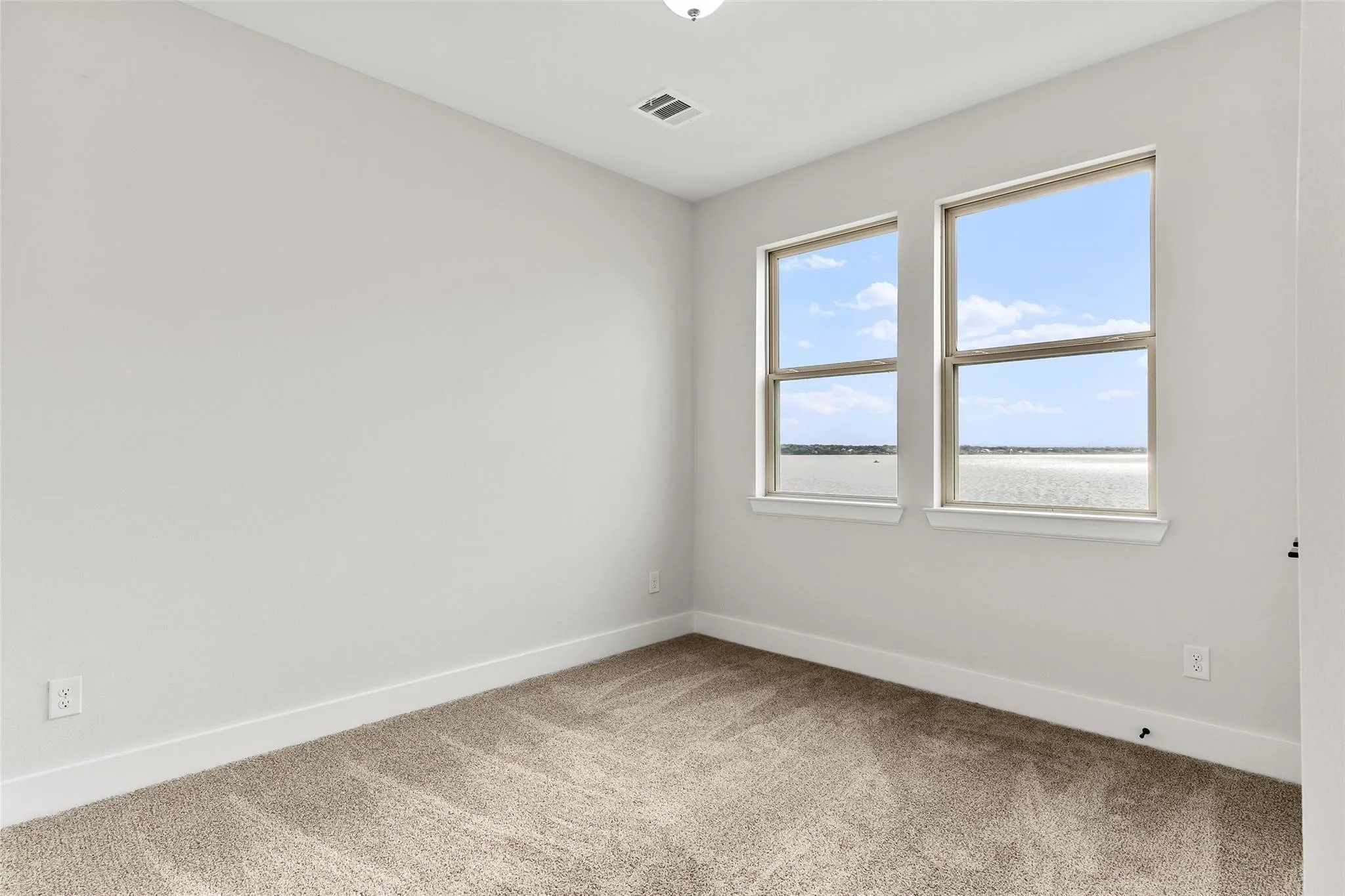 Secondary bedroom with lakeview