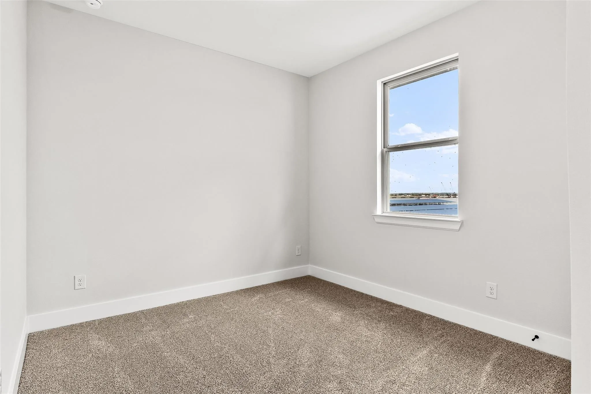 Secondary bedroom with lakeview