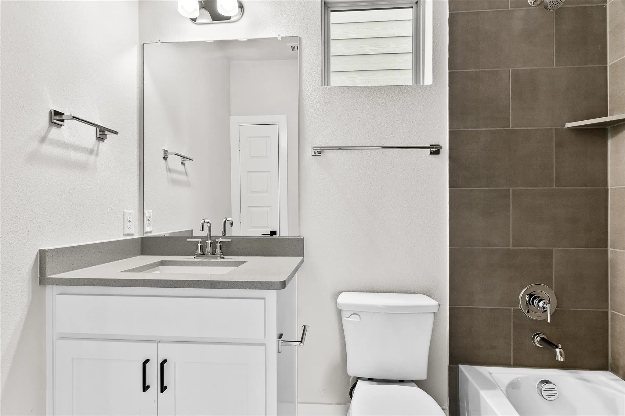 Full bath on first level across from flex room or beddroom