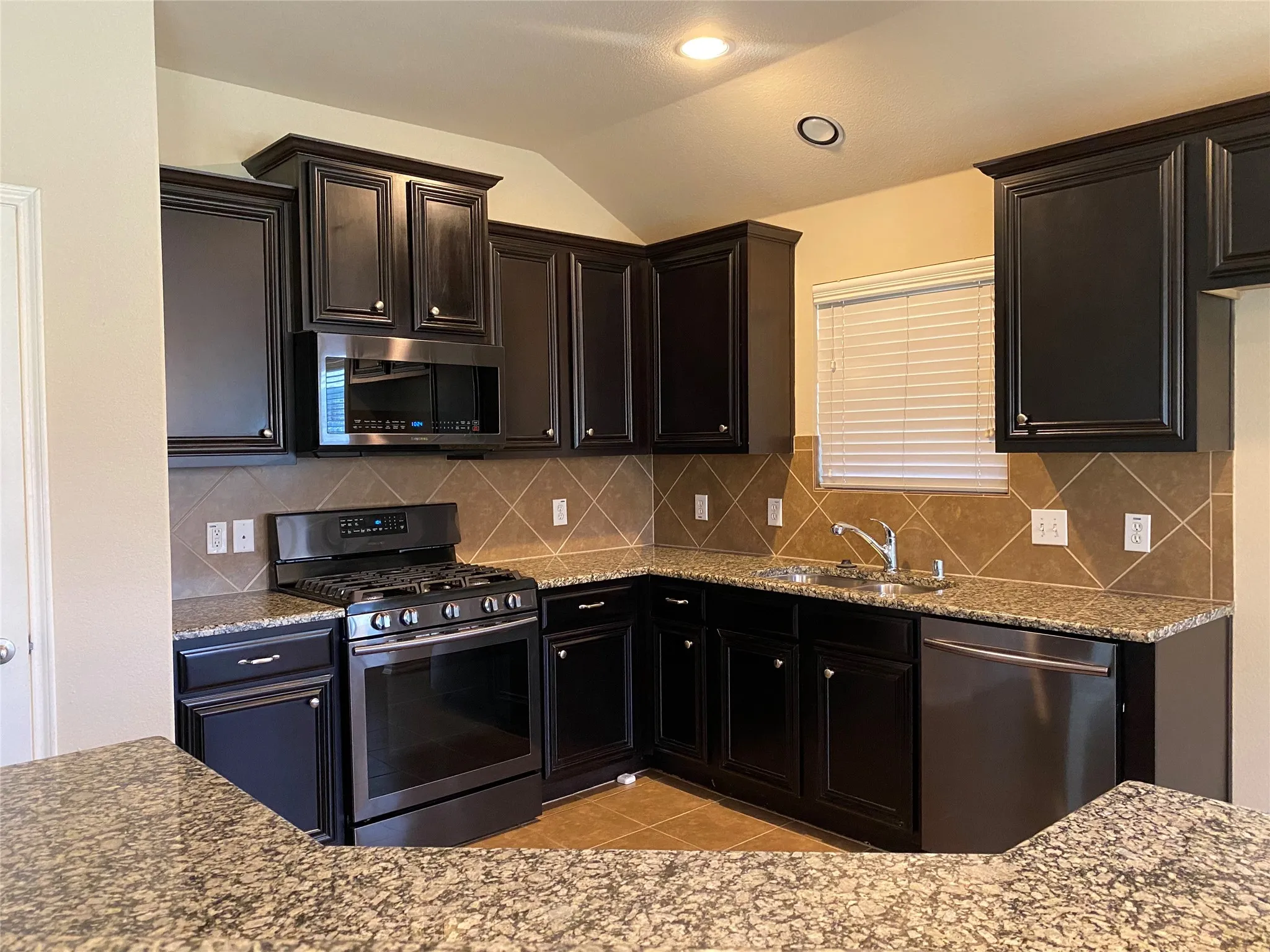 Single Family Residence For Rent in Denton County , 848 Lake Forest Trail, Little Elm, Texas 75068, 3 Bedroom, 2 Bathroom, 2 Garage spaces, 1,868 Sqft, built in 2011, mls#21315049, Real Estate Agent in Little Elm, Homes For Rent in Denton county, Homes For Rent in Little Elm, Realtor in Little Elm Texas, Real Estate Brokerage Independent Realty Texas, Luminita Cordes Realtor