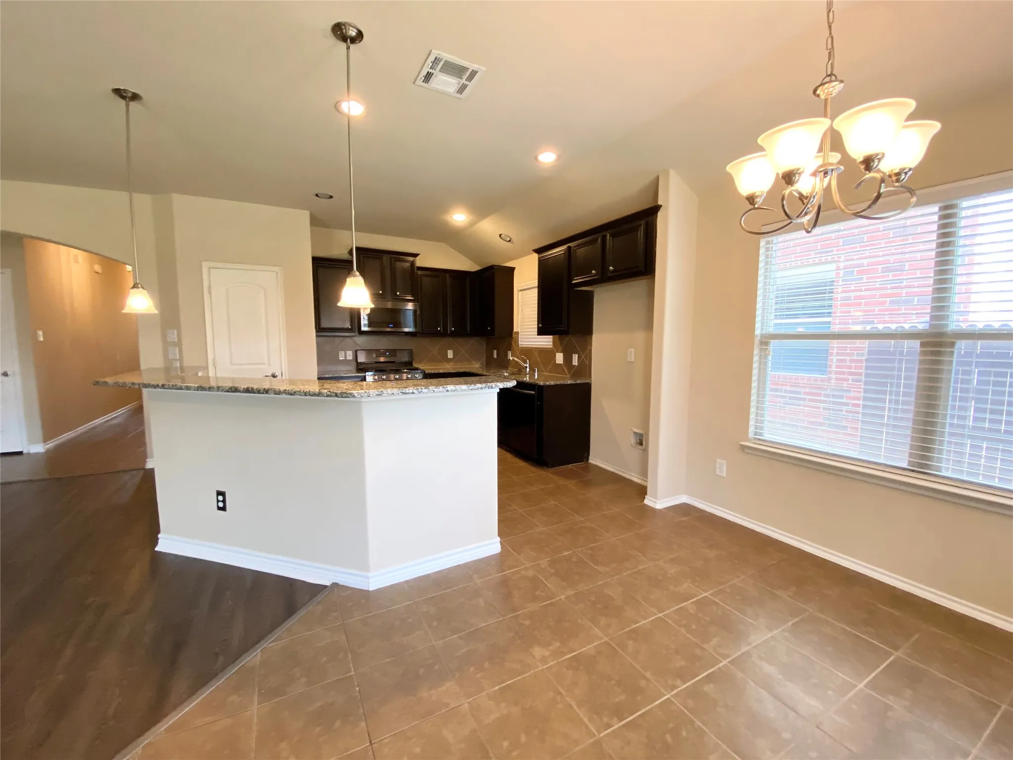 Single Family Residence For Rent in Denton County , 848 Lake Forest Trail, Little Elm, Texas 75068, 3 Bedroom, 2 Bathroom, 2 Garage spaces, 1,868 Sqft, built in 2011, mls#21315049, Real Estate Agent in Little Elm, Homes For Rent in Denton county, Homes For Rent in Little Elm, Realtor in Little Elm Texas, Real Estate Brokerage Independent Realty Texas, Luminita Cordes Realtor