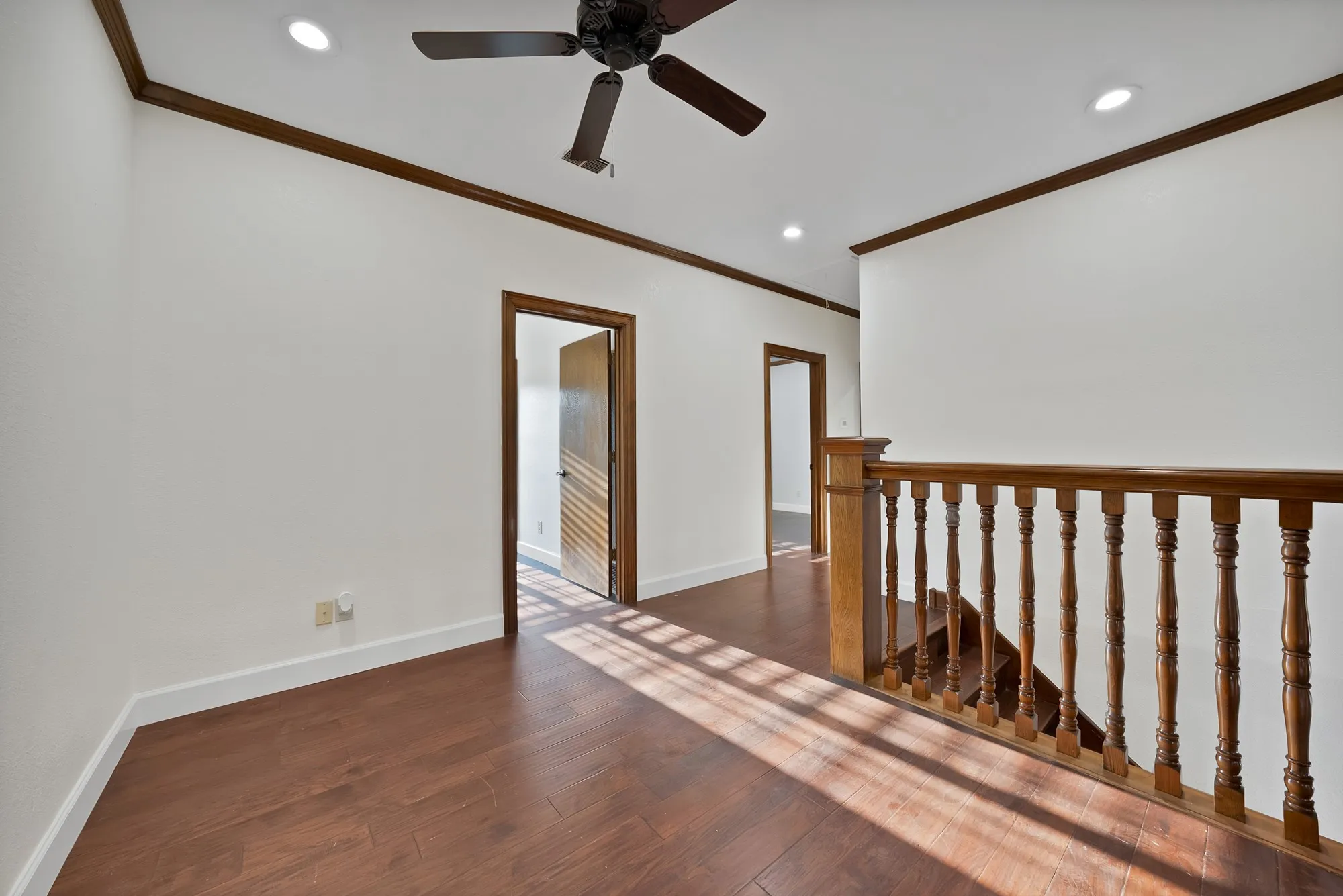 Single Family Residence For Sale in Tarrant County , 2714 Ridge Top Lane, Arlington, Texas 76006, 4 Bedroom, 4 Bathroom, 2 Garage spaces, 3,812 Sqft, built in 1980, mls#21315007, Real Estate Agent in Arlington, Homes For Sale in Tarrant county, Homes For Sale in Arlington, Realtor in Arlington Texas, Real Estate Brokerage Independent Realty Texas, Luminita Cordes Realtor