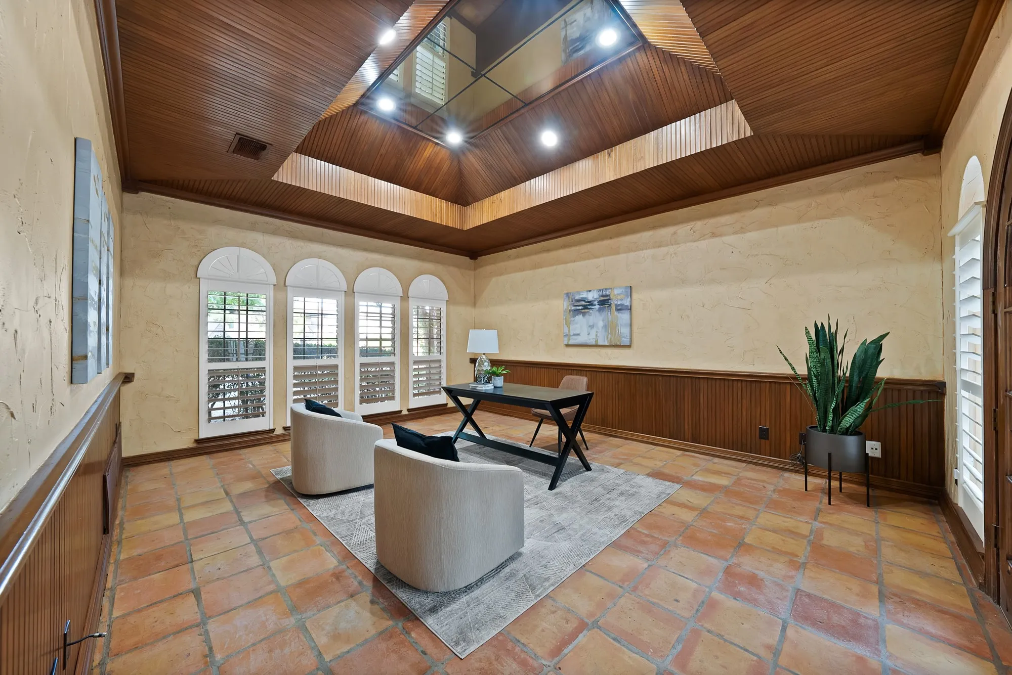 Single Family Residence For Sale in Tarrant County , 2714 Ridge Top Lane, Arlington, Texas 76006, 4 Bedroom, 4 Bathroom, 2 Garage spaces, 3,812 Sqft, built in 1980, mls#21315007, Real Estate Agent in Arlington, Homes For Sale in Tarrant county, Homes For Sale in Arlington, Realtor in Arlington Texas, Real Estate Brokerage Independent Realty Texas, Luminita Cordes Realtor