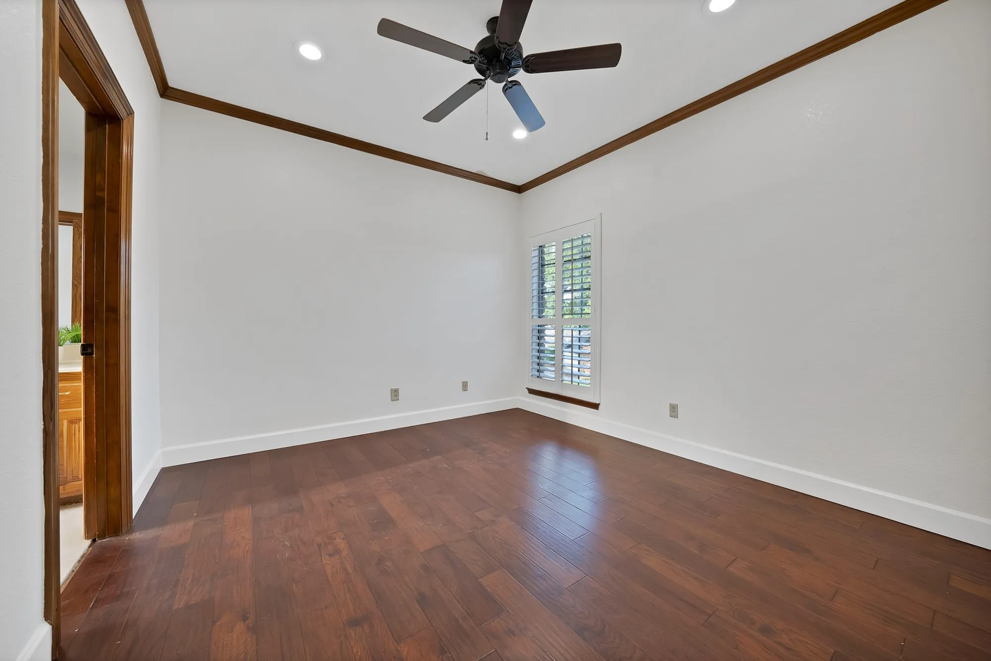 Single Family Residence For Sale in Tarrant County , 2714 Ridge Top Lane, Arlington, Texas 76006, 4 Bedroom, 4 Bathroom, 2 Garage spaces, 3,812 Sqft, built in 1980, mls#21315007, Real Estate Agent in Arlington, Homes For Sale in Tarrant county, Homes For Sale in Arlington, Realtor in Arlington Texas, Real Estate Brokerage Independent Realty Texas, Luminita Cordes Realtor