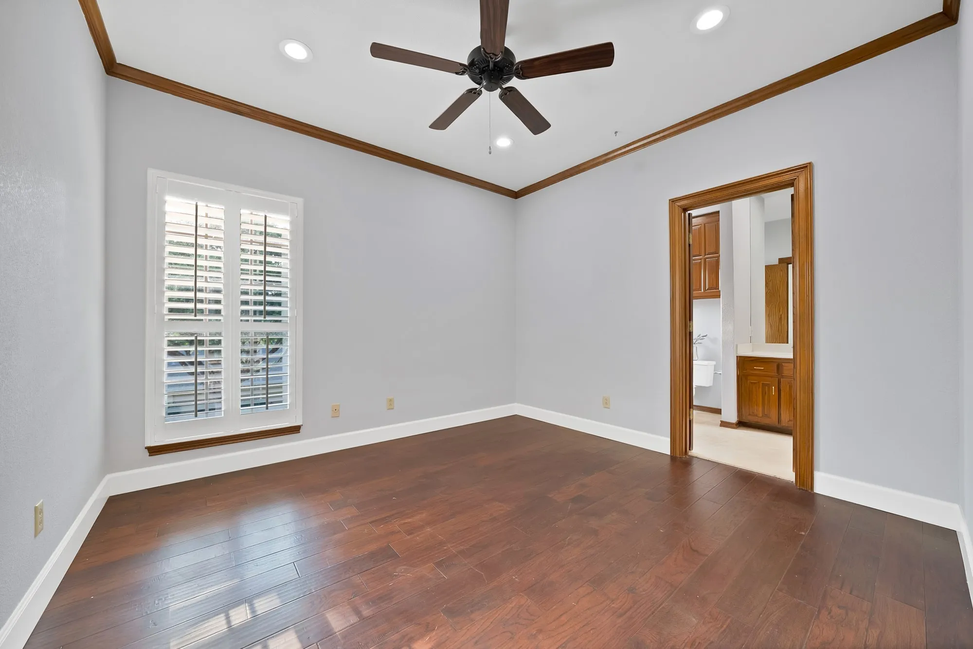 Single Family Residence For Sale in Tarrant County , 2714 Ridge Top Lane, Arlington, Texas 76006, 4 Bedroom, 4 Bathroom, 2 Garage spaces, 3,812 Sqft, built in 1980, mls#21315007, Real Estate Agent in Arlington, Homes For Sale in Tarrant county, Homes For Sale in Arlington, Realtor in Arlington Texas, Real Estate Brokerage Independent Realty Texas, Luminita Cordes Realtor