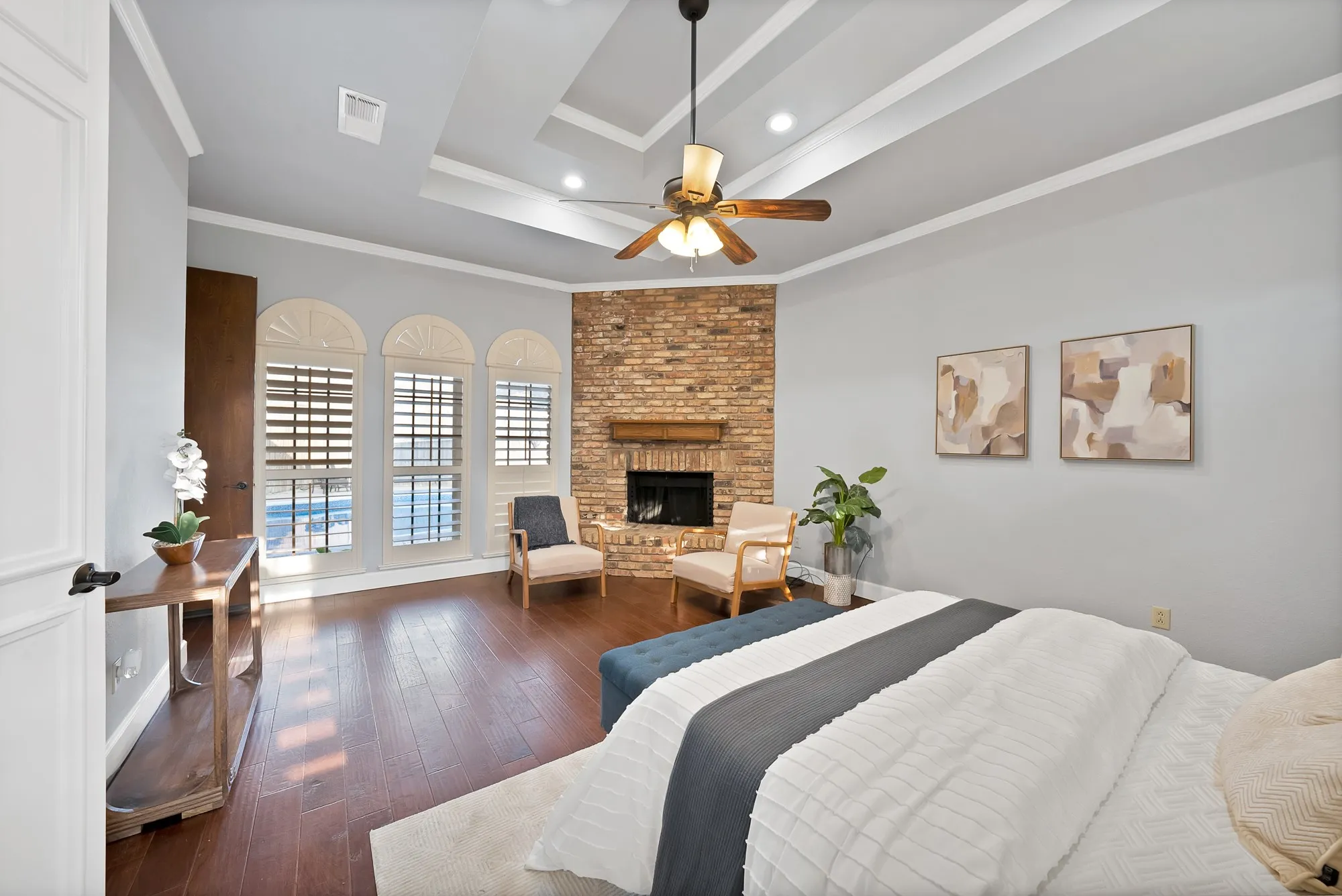 Single Family Residence For Sale in Tarrant County , 2714 Ridge Top Lane, Arlington, Texas 76006, 4 Bedroom, 4 Bathroom, 2 Garage spaces, 3,812 Sqft, built in 1980, mls#21315007, Real Estate Agent in Arlington, Homes For Sale in Tarrant county, Homes For Sale in Arlington, Realtor in Arlington Texas, Real Estate Brokerage Independent Realty Texas, Luminita Cordes Realtor