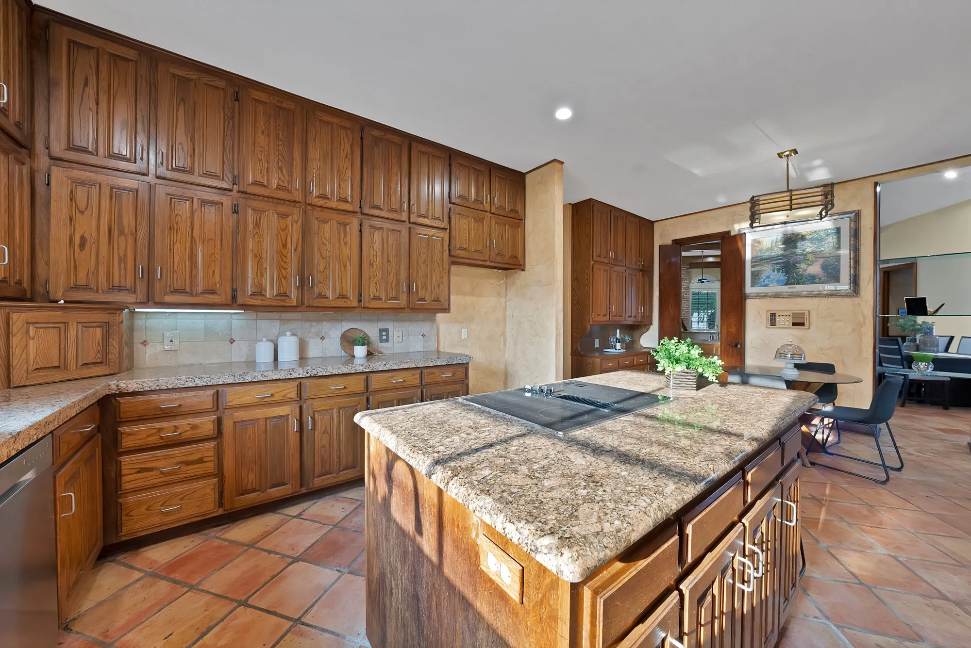 Single Family Residence For Sale in Tarrant County , 2714 Ridge Top Lane, Arlington, Texas 76006, 4 Bedroom, 4 Bathroom, 2 Garage spaces, 3,812 Sqft, built in 1980, mls#21315007, Real Estate Agent in Arlington, Homes For Sale in Tarrant county, Homes For Sale in Arlington, Realtor in Arlington Texas, Real Estate Brokerage Independent Realty Texas, Luminita Cordes Realtor
