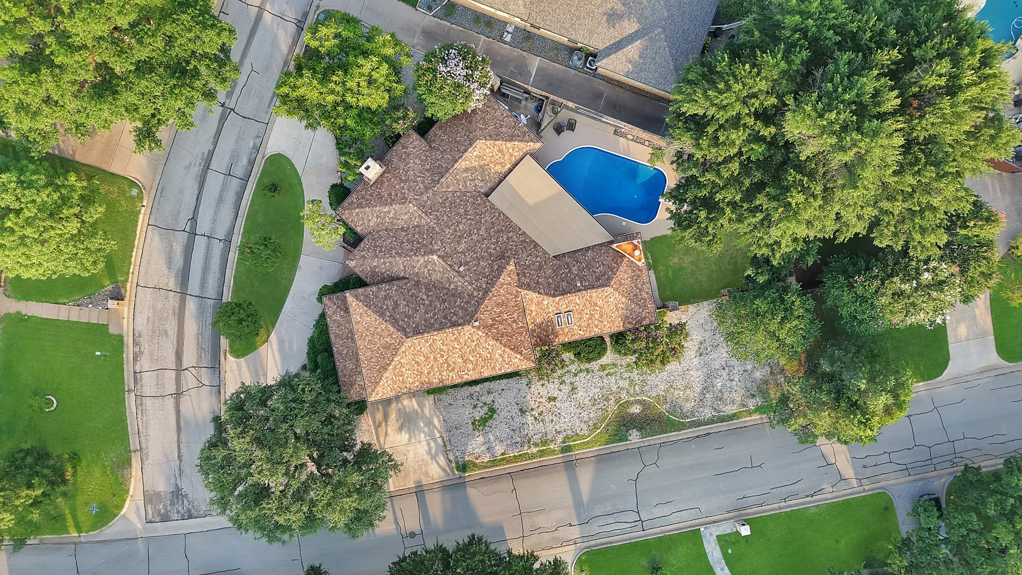 Single Family Residence For Sale in Tarrant County , 2714 Ridge Top Lane, Arlington, Texas 76006, 4 Bedroom, 4 Bathroom, 2 Garage spaces, 3,812 Sqft, built in 1980, mls#21315007, Real Estate Agent in Arlington, Homes For Sale in Tarrant county, Homes For Sale in Arlington, Realtor in Arlington Texas, Real Estate Brokerage Independent Realty Texas, Luminita Cordes Realtor