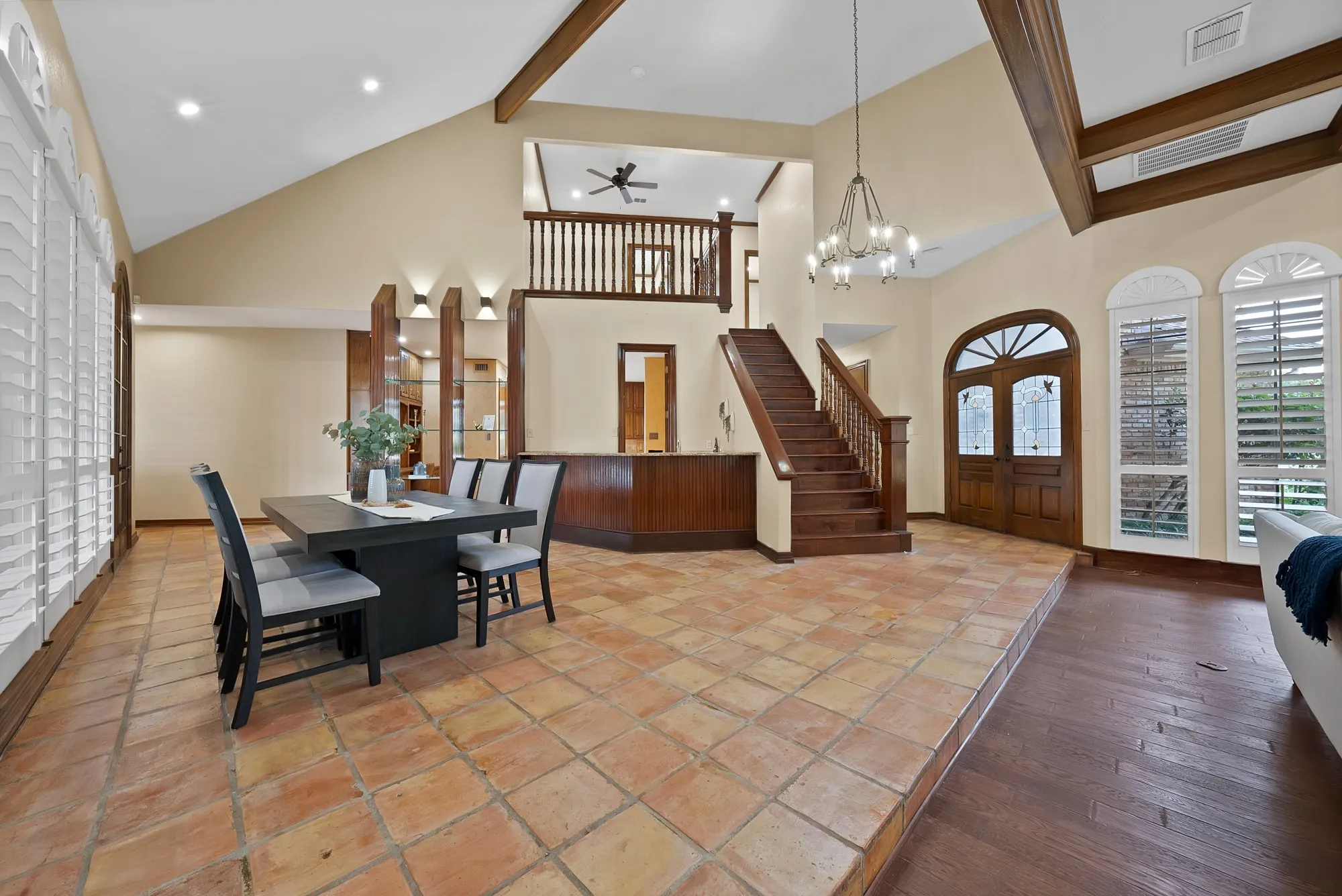 Single Family Residence For Sale in Tarrant County , 2714 Ridge Top Lane, Arlington, Texas 76006, 4 Bedroom, 4 Bathroom, 2 Garage spaces, 3,812 Sqft, built in 1980, mls#21315007, Real Estate Agent in Arlington, Homes For Sale in Tarrant county, Homes For Sale in Arlington, Realtor in Arlington Texas, Real Estate Brokerage Independent Realty Texas, Luminita Cordes Realtor