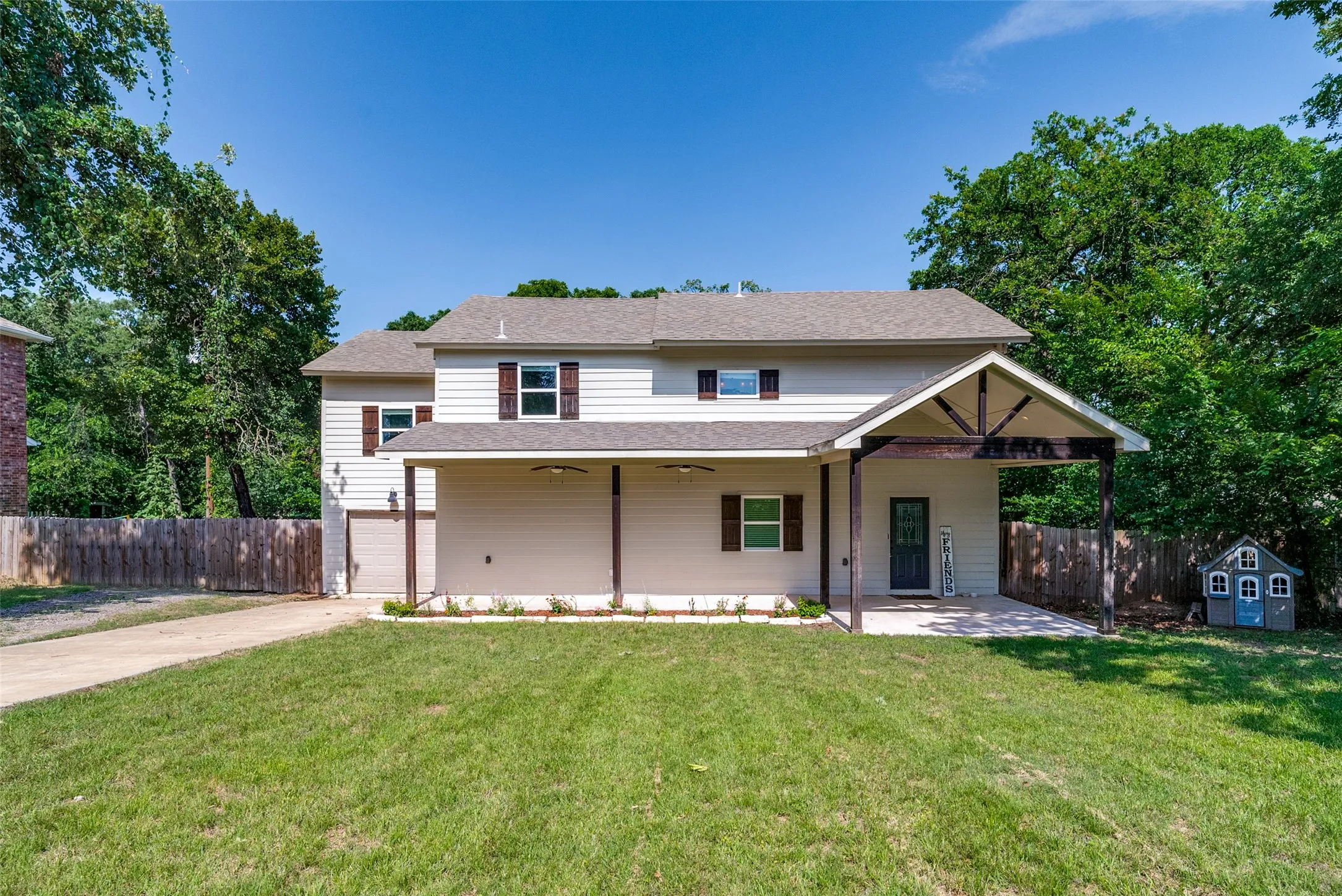 Single Family Residence For Sale in Johnson County , 2341 Oak Leaf Trail, Cleburne, Texas 76031, 4 Bedroom, 3 Bathroom, 1 Garage spaces, 2,340 Sqft, built in 1988, mls#21315044, Real Estate Agent in Cleburne, Homes For Sale in Johnson county, Homes For Sale in Cleburne, Realtor in Cleburne Texas, Real Estate Brokerage Independent Realty Texas, Luminita Cordes Realtor