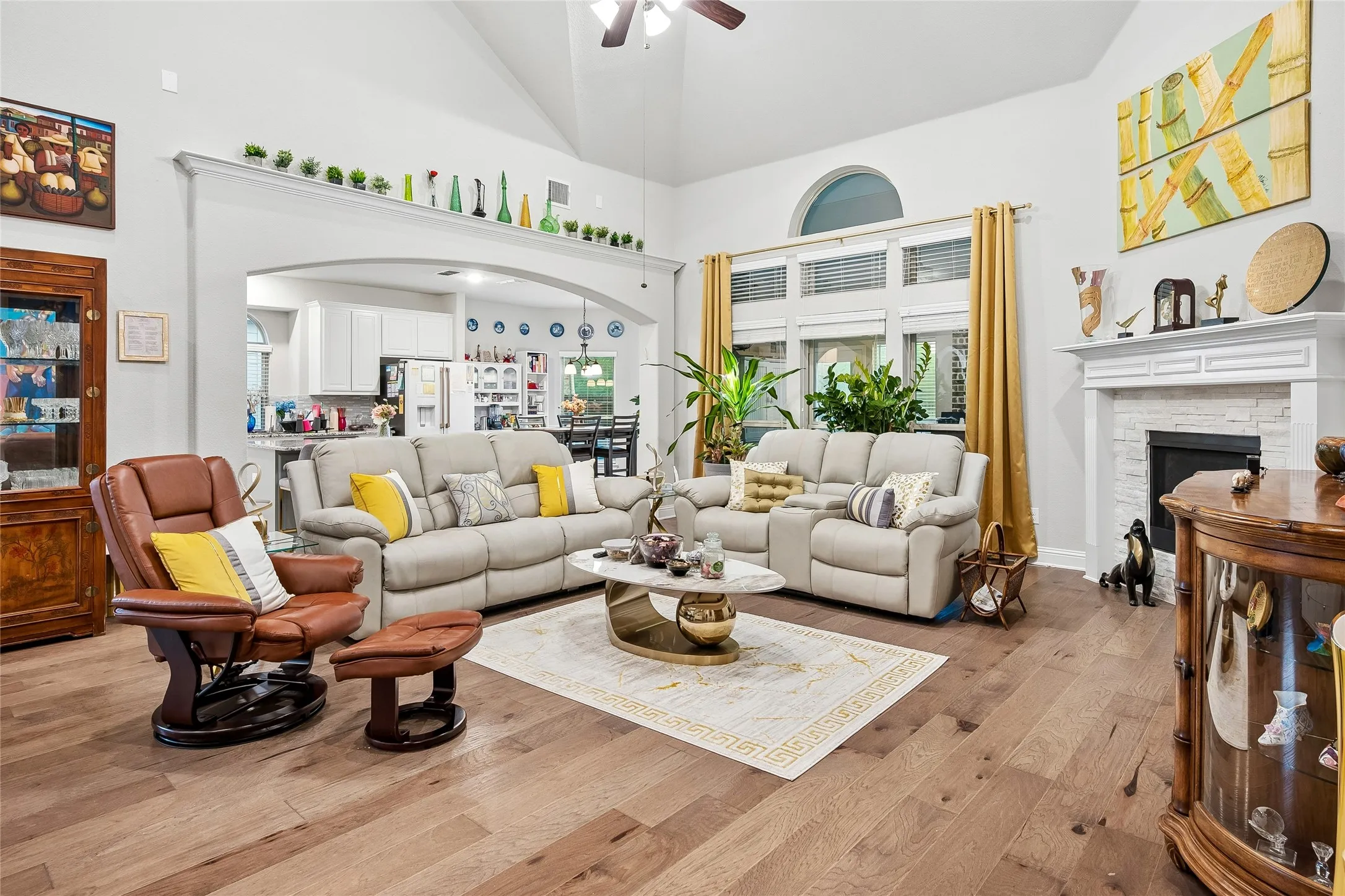 Huge living area with gas fireplace