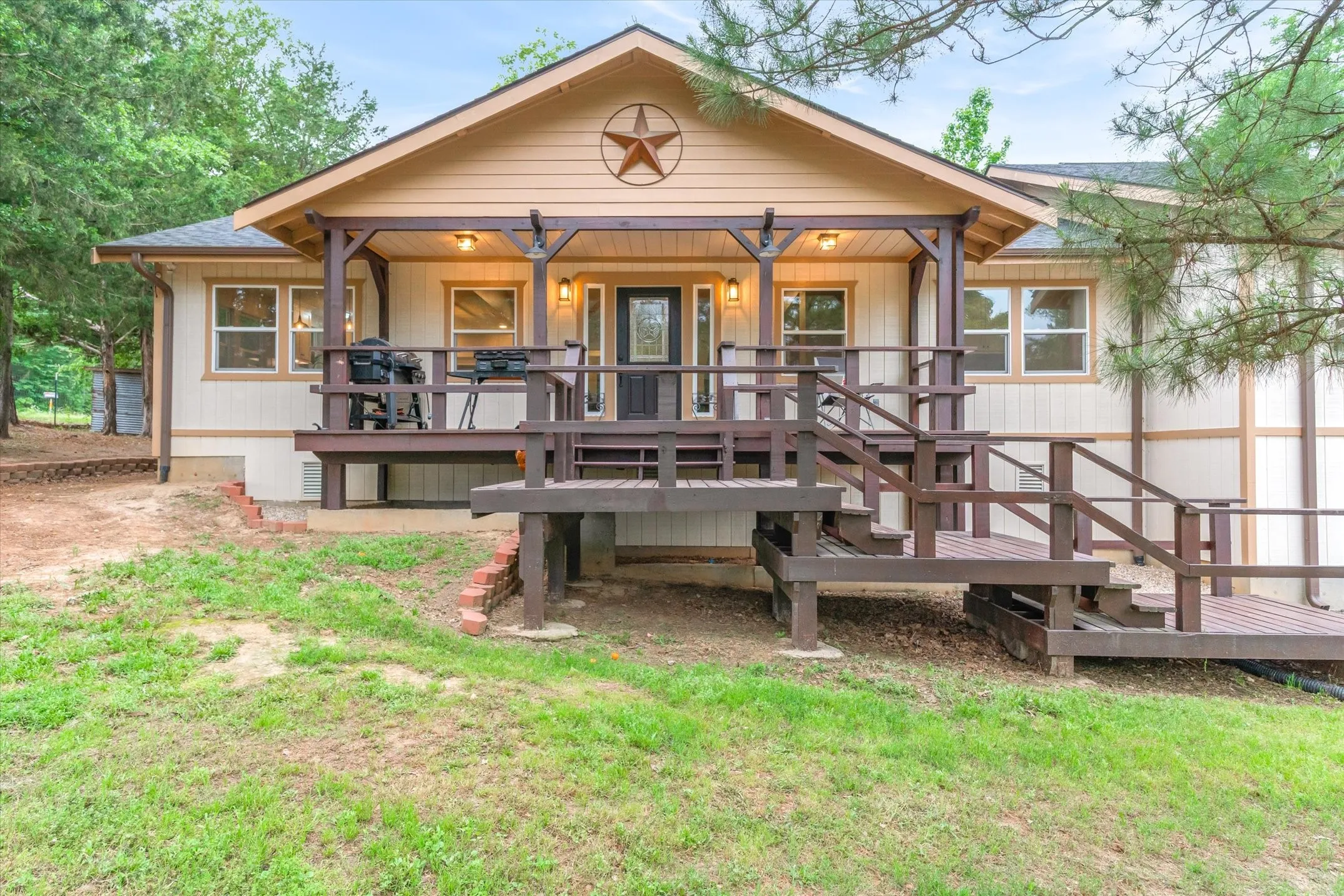 Single Family Residence For Sale in Smith County , 10344 Fm 16 W, Lindale, Texas 75771, 3 Bedroom, 3 Bathroom, 2 Garage spaces, 2,380 Sqft, built in 2024, mls#21315062, Real Estate Agent in Lindale, Homes For Sale in Smith county, Homes For Sale in Lindale, Realtor in Lindale Texas, Real Estate Brokerage Independent Realty Texas, Luminita Cordes Realtor