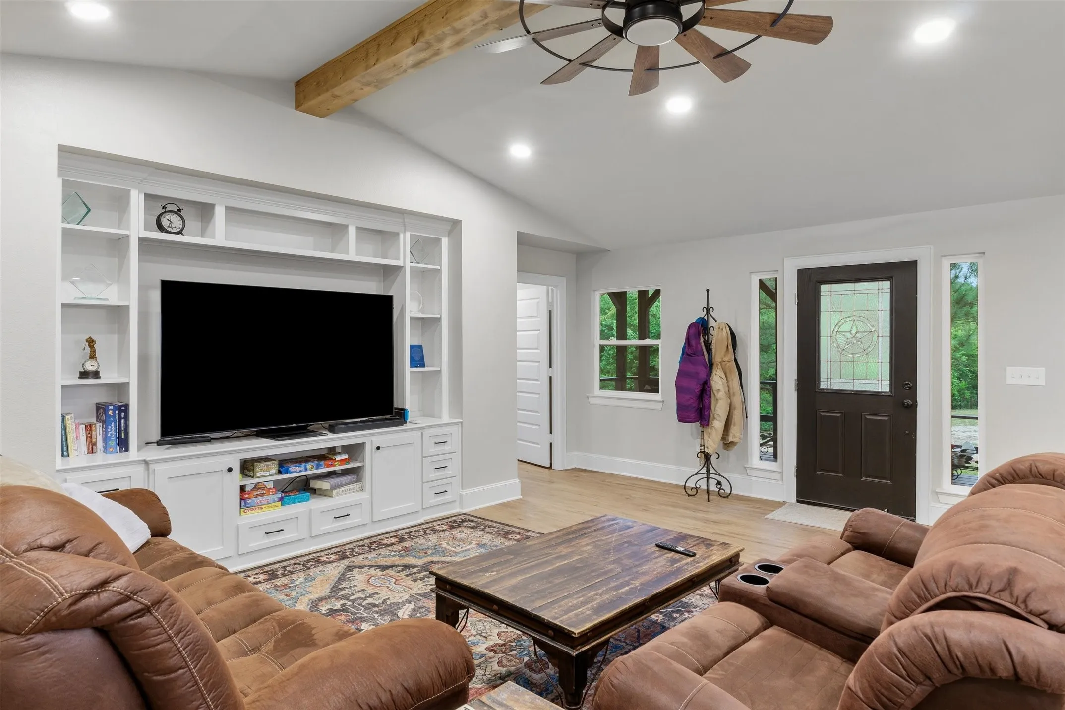 Single Family Residence For Sale in Smith County , 10344 Fm 16 W, Lindale, Texas 75771, 3 Bedroom, 3 Bathroom, 2 Garage spaces, 2,380 Sqft, built in 2024, mls#21315062, Real Estate Agent in Lindale, Homes For Sale in Smith county, Homes For Sale in Lindale, Realtor in Lindale Texas, Real Estate Brokerage Independent Realty Texas, Luminita Cordes Realtor