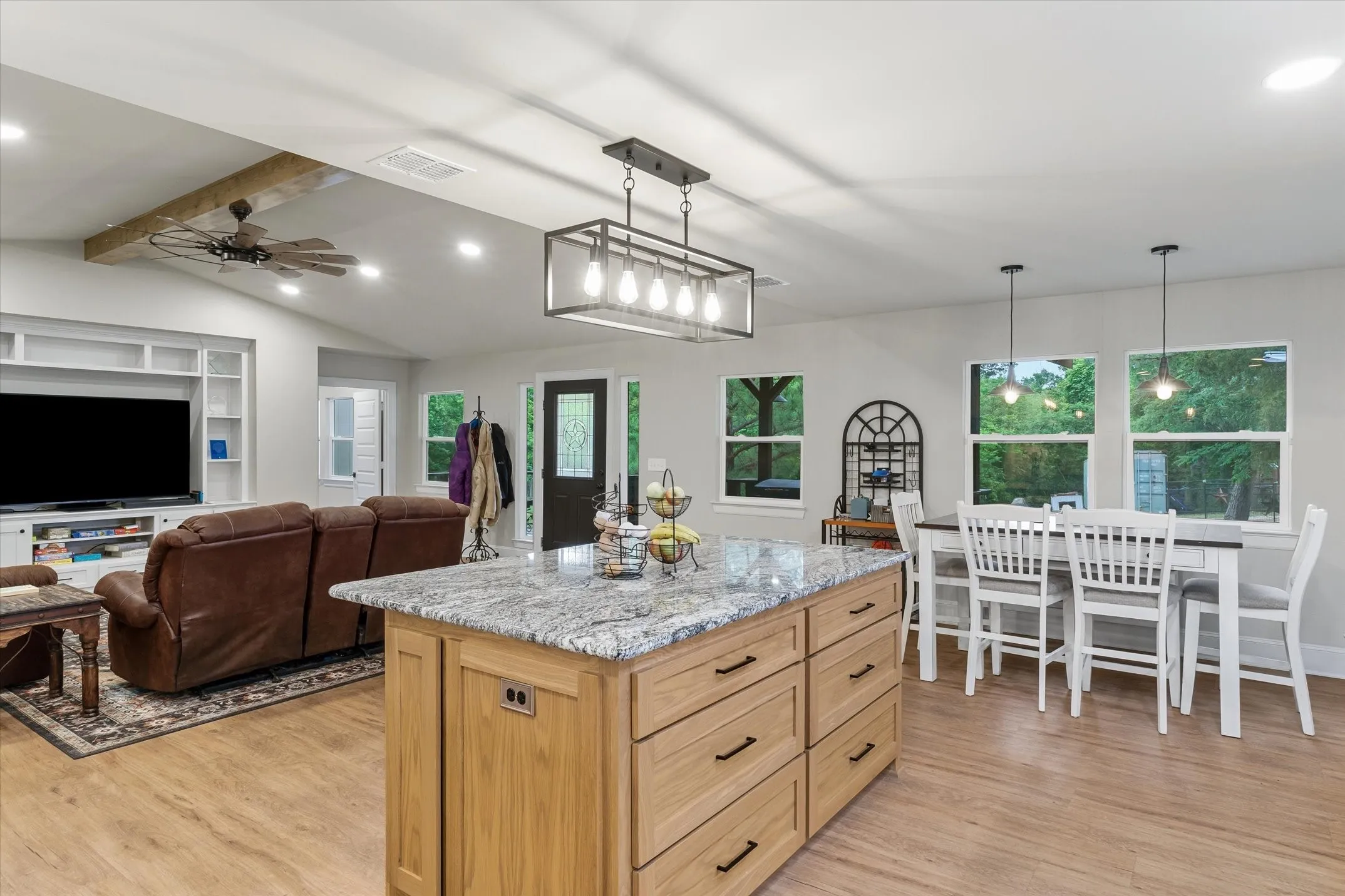 Single Family Residence For Sale in Smith County , 10344 Fm 16 W, Lindale, Texas 75771, 3 Bedroom, 3 Bathroom, 2 Garage spaces, 2,380 Sqft, built in 2024, mls#21315062, Real Estate Agent in Lindale, Homes For Sale in Smith county, Homes For Sale in Lindale, Realtor in Lindale Texas, Real Estate Brokerage Independent Realty Texas, Luminita Cordes Realtor