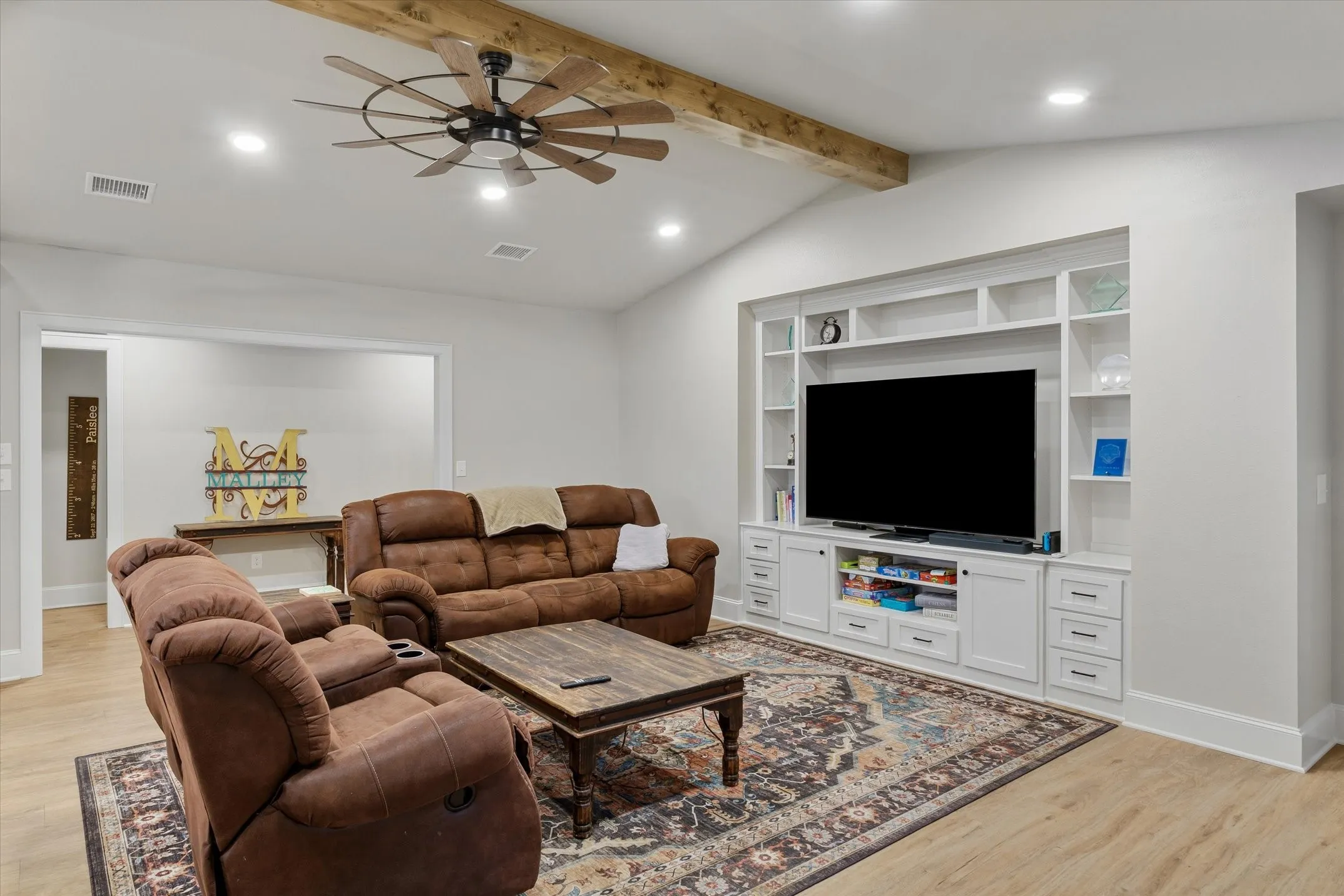 Single Family Residence For Sale in Smith County , 10344 Fm 16 W, Lindale, Texas 75771, 3 Bedroom, 3 Bathroom, 2 Garage spaces, 2,380 Sqft, built in 2024, mls#21315062, Real Estate Agent in Lindale, Homes For Sale in Smith county, Homes For Sale in Lindale, Realtor in Lindale Texas, Real Estate Brokerage Independent Realty Texas, Luminita Cordes Realtor