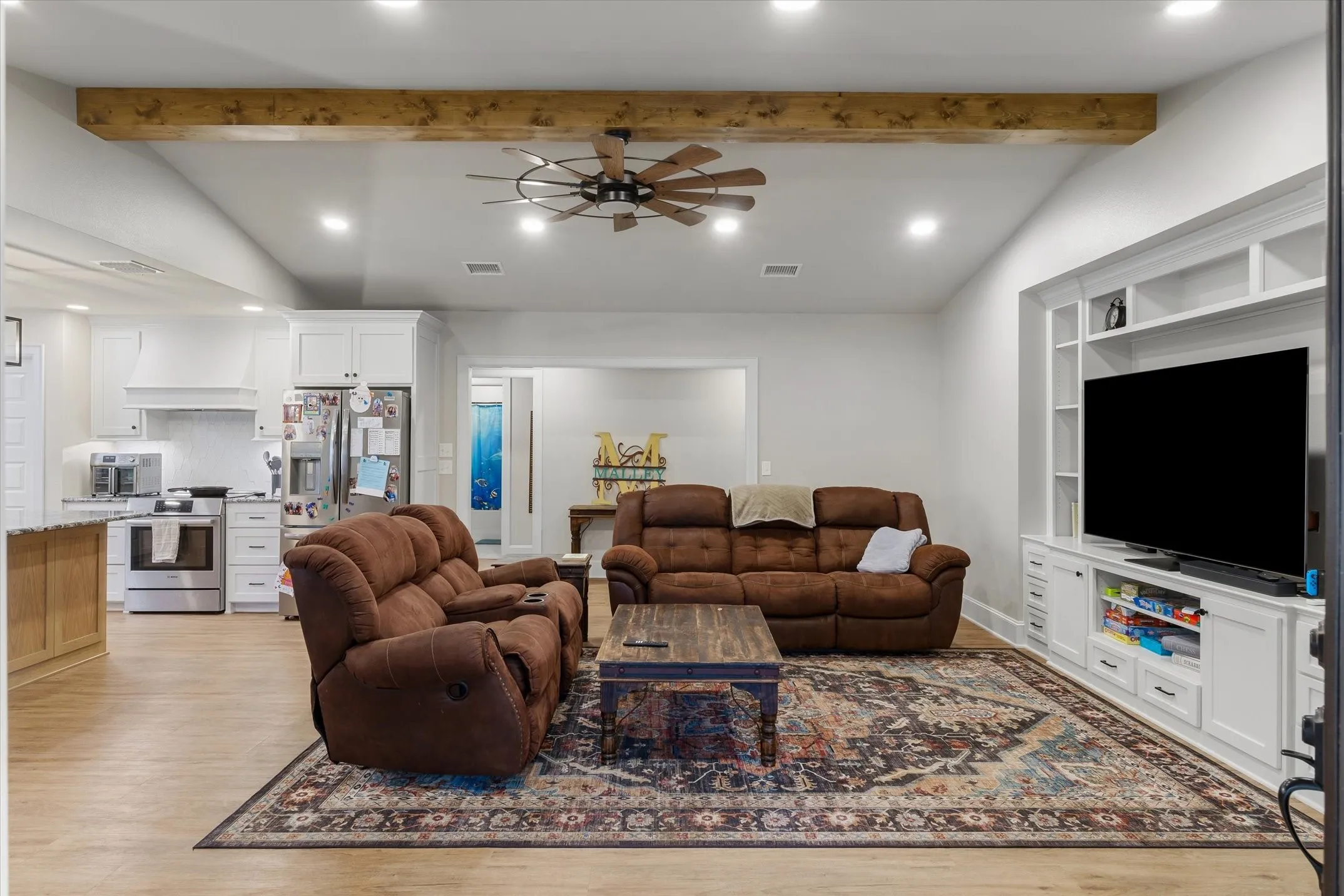 Single Family Residence For Sale in Smith County , 10344 Fm 16 W, Lindale, Texas 75771, 3 Bedroom, 3 Bathroom, 2 Garage spaces, 2,380 Sqft, built in 2024, mls#21315062, Real Estate Agent in Lindale, Homes For Sale in Smith county, Homes For Sale in Lindale, Realtor in Lindale Texas, Real Estate Brokerage Independent Realty Texas, Luminita Cordes Realtor