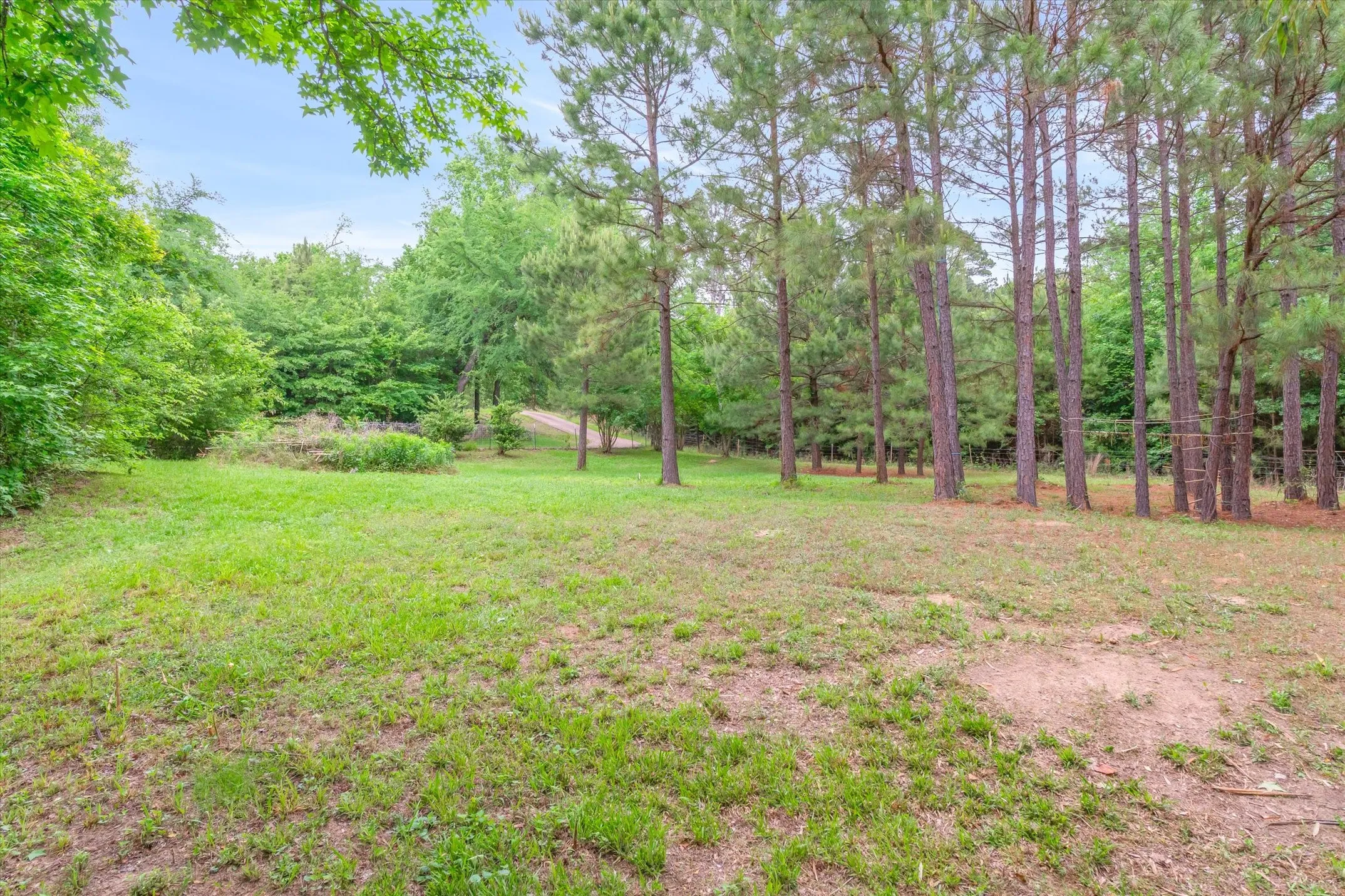 Single Family Residence For Sale in Smith County , 10344 Fm 16 W, Lindale, Texas 75771, 3 Bedroom, 3 Bathroom, 2 Garage spaces, 2,380 Sqft, built in 2024, mls#21315062, Real Estate Agent in Lindale, Homes For Sale in Smith county, Homes For Sale in Lindale, Realtor in Lindale Texas, Real Estate Brokerage Independent Realty Texas, Luminita Cordes Realtor