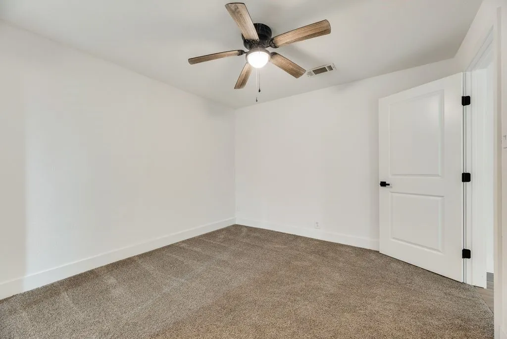 Single Family Residence For Sale in Van Zandt County , 635 Vz County Road 3829, Wills Point, Texas 75169, 3 Bedroom, 3 Bathroom, Garage spaces, 1,388 Sqft, built in 1951, mls#21312815, Real Estate Agent in Wills Point, Homes For Sale in Van Zandt county, Homes For Sale in Wills Point, Realtor in Wills Point Texas, Real Estate Brokerage Independent Realty Texas, Luminita Cordes Realtor