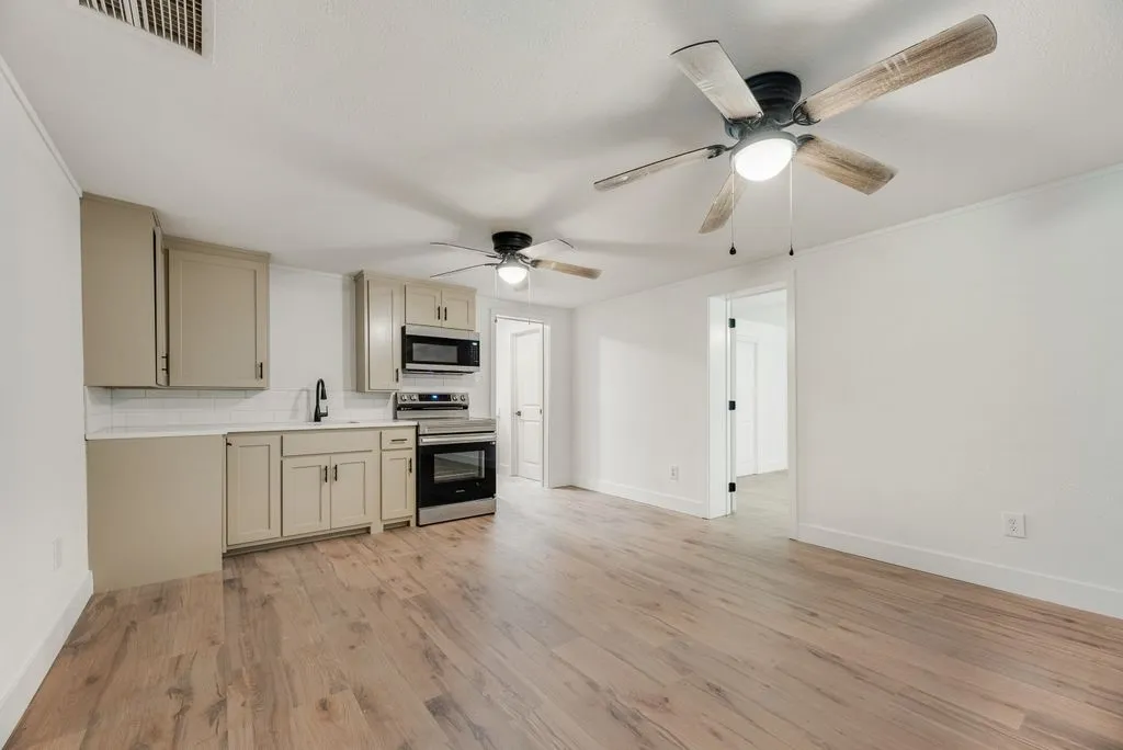 Single Family Residence For Sale in Van Zandt County , 635 Vz County Road 3829, Wills Point, Texas 75169, 3 Bedroom, 3 Bathroom, Garage spaces, 1,388 Sqft, built in 1951, mls#21312815, Real Estate Agent in Wills Point, Homes For Sale in Van Zandt county, Homes For Sale in Wills Point, Realtor in Wills Point Texas, Real Estate Brokerage Independent Realty Texas, Luminita Cordes Realtor
