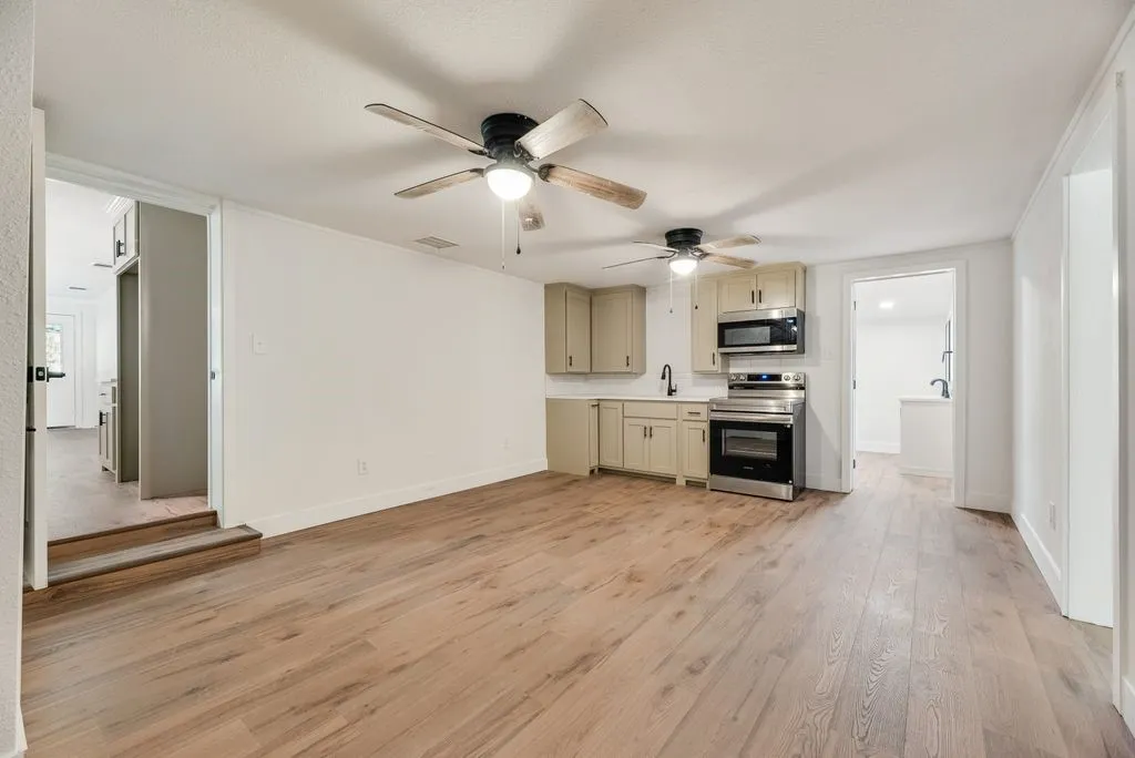 Single Family Residence For Sale in Van Zandt County , 635 Vz County Road 3829, Wills Point, Texas 75169, 3 Bedroom, 3 Bathroom, Garage spaces, 1,388 Sqft, built in 1951, mls#21312815, Real Estate Agent in Wills Point, Homes For Sale in Van Zandt county, Homes For Sale in Wills Point, Realtor in Wills Point Texas, Real Estate Brokerage Independent Realty Texas, Luminita Cordes Realtor