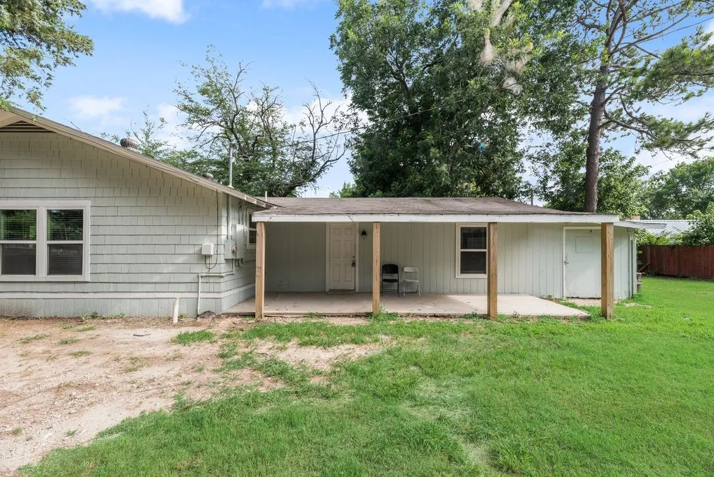 Single Family Residence For Sale in Van Zandt County , 635 Vz County Road 3829, Wills Point, Texas 75169, 3 Bedroom, 3 Bathroom, Garage spaces, 1,388 Sqft, built in 1951, mls#21312815, Real Estate Agent in Wills Point, Homes For Sale in Van Zandt county, Homes For Sale in Wills Point, Realtor in Wills Point Texas, Real Estate Brokerage Independent Realty Texas, Luminita Cordes Realtor