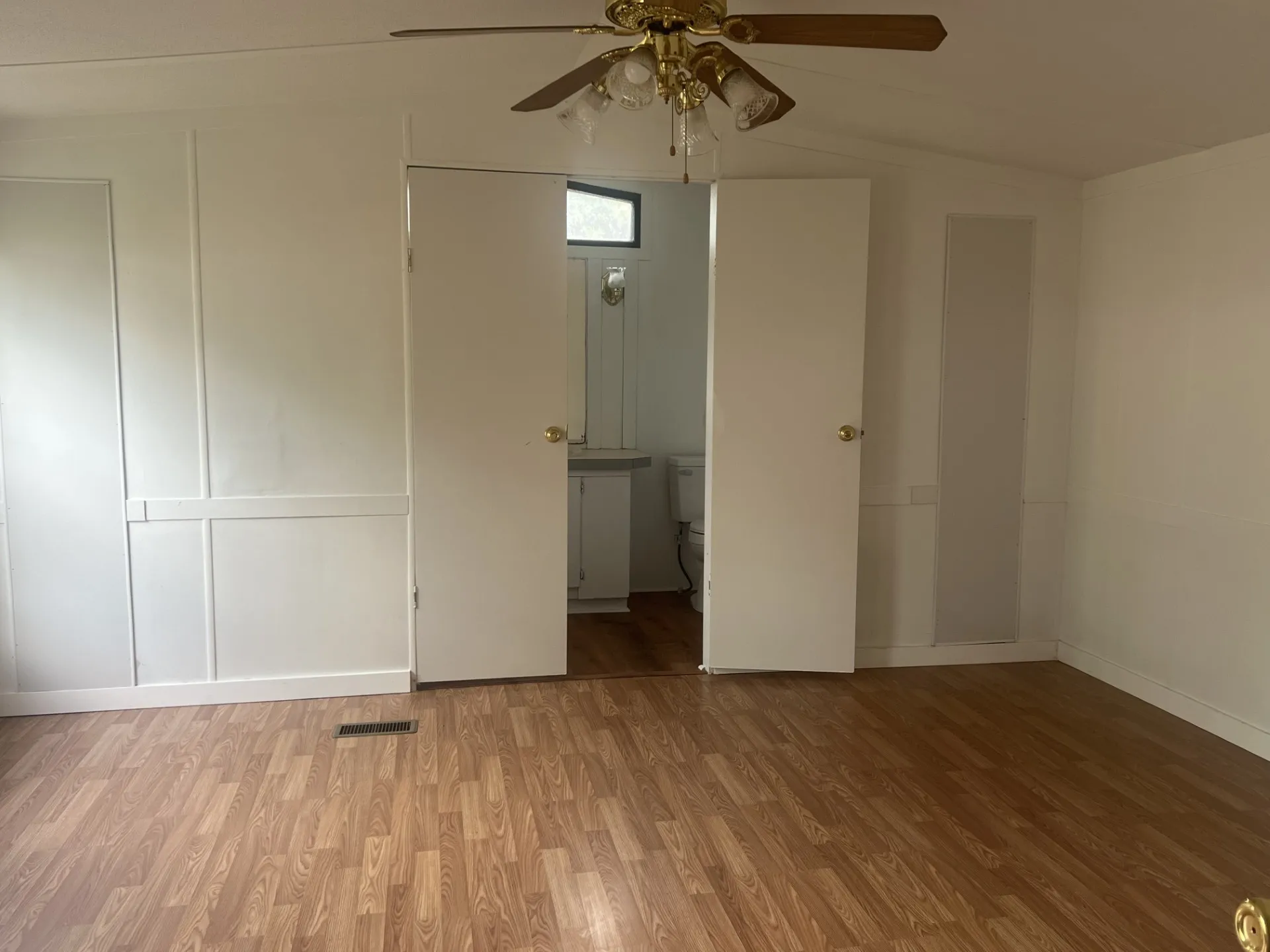 Mobile Home For Sale in Taylor County , 5349 Twylight Tr, Abilene, Texas 79606, 3 Bedroom, 2 Bathroom, Garage spaces, 1,216 Sqft, built in 1985, mls#21315057, Real Estate Agent in Abilene, Homes For Sale in Taylor county, Homes For Sale in Abilene, Realtor in Abilene Texas, Real Estate Brokerage Independent Realty Texas, Luminita Cordes Realtor