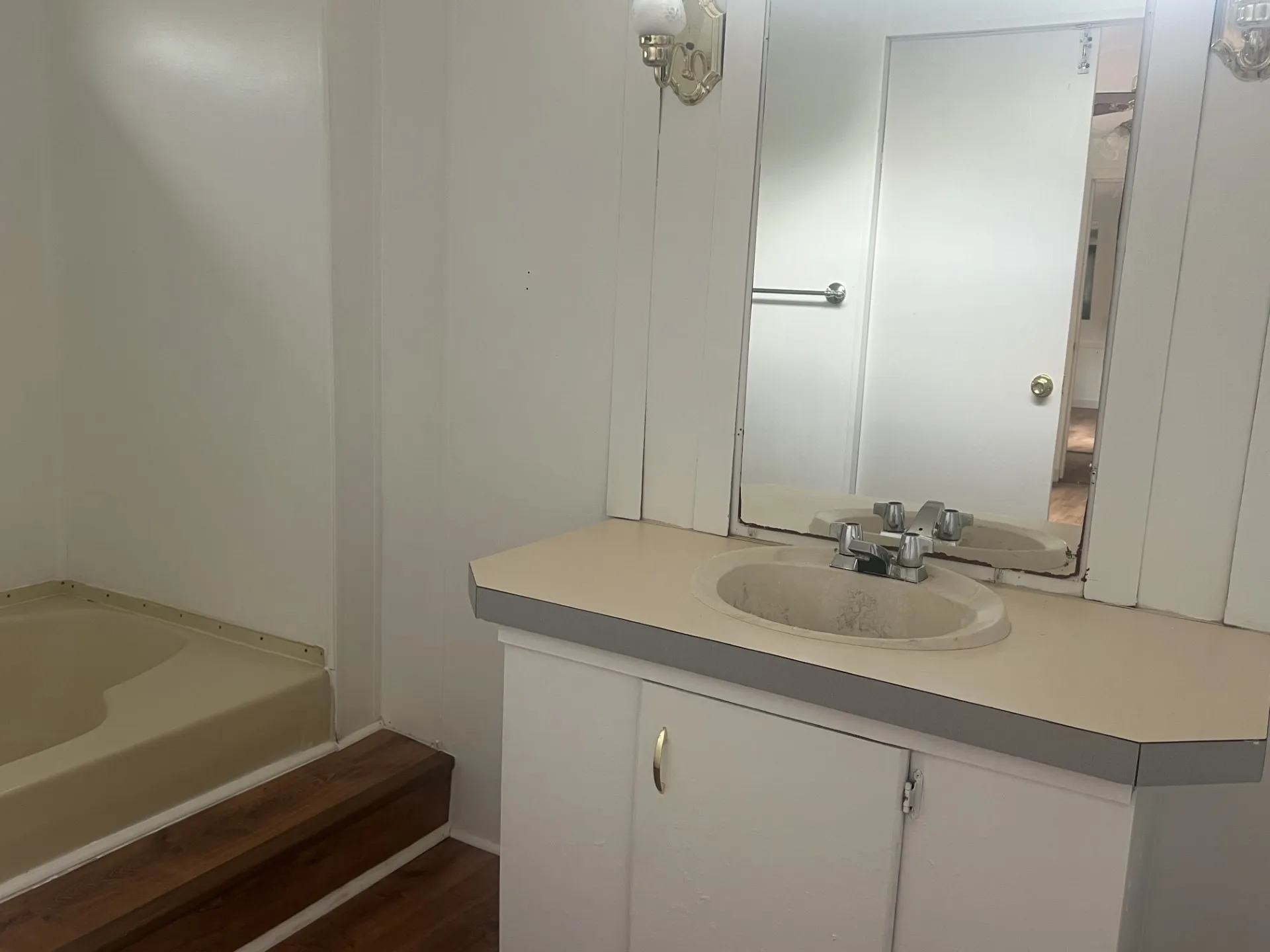 Mobile Home For Sale in Taylor County , 5349 Twylight Tr, Abilene, Texas 79606, 3 Bedroom, 2 Bathroom, Garage spaces, 1,216 Sqft, built in 1985, mls#21315057, Real Estate Agent in Abilene, Homes For Sale in Taylor county, Homes For Sale in Abilene, Realtor in Abilene Texas, Real Estate Brokerage Independent Realty Texas, Luminita Cordes Realtor