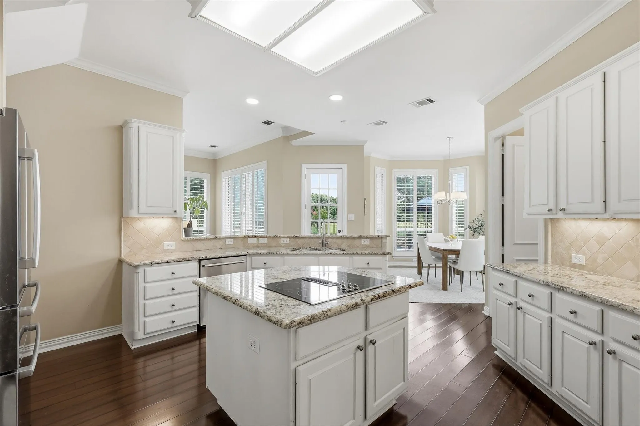Single Family Residence For Sale in Dallas County , 200 Wilshire Drive, Coppell, Texas 75019, 4 Bedroom, 3 Bathroom, 2 Garage spaces, 3,503 Sqft, built in 1995, mls#21308643, Real Estate Agent in Coppell, Homes For Sale in Dallas county, Homes For Sale in Coppell, Realtor in Coppell Texas, Real Estate Brokerage Independent Realty Texas, Luminita Cordes Realtor