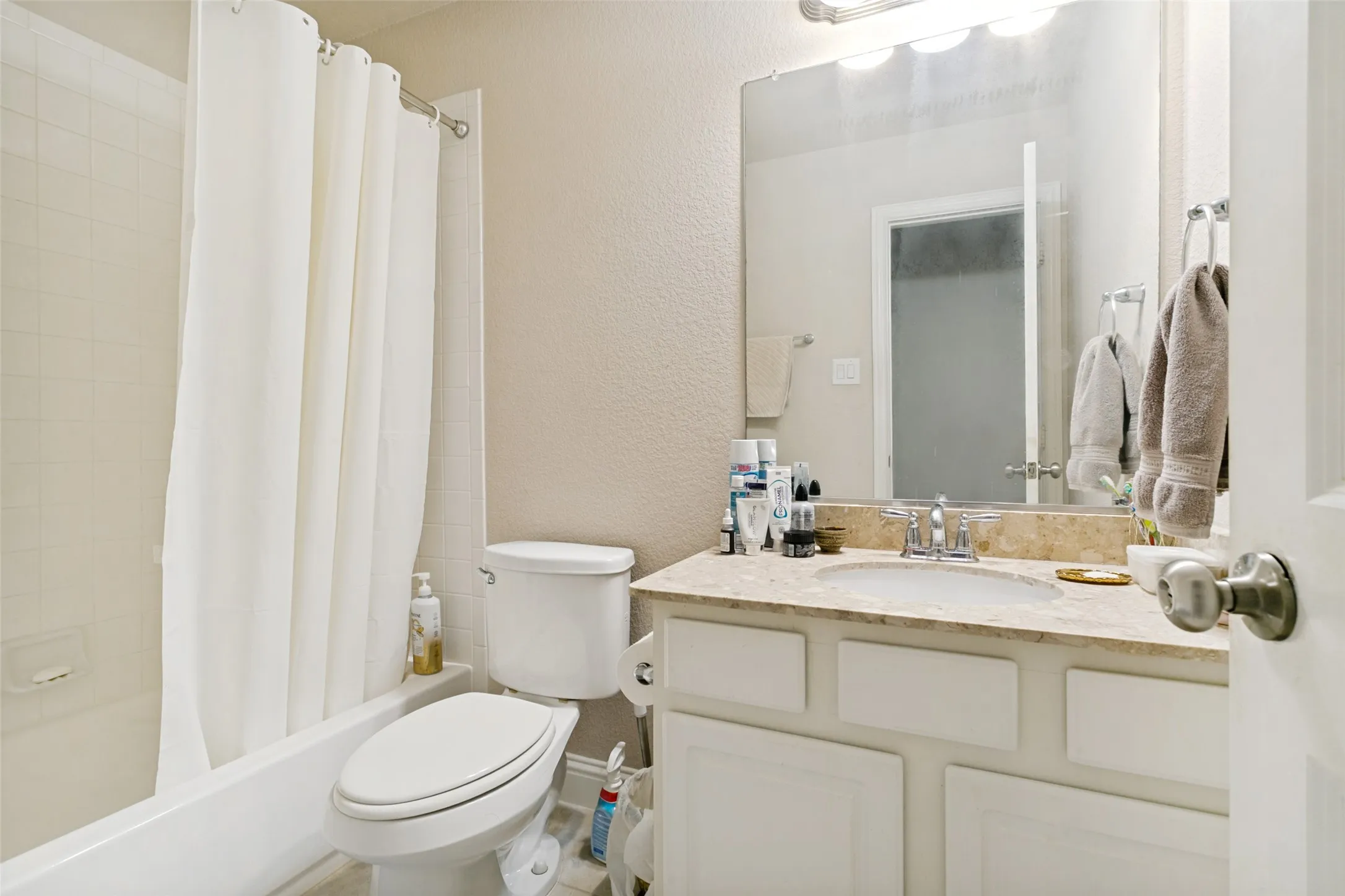 Townhouse For Rent in Denton County , 2622 Jackson Drive, Lewisville, Texas 75067, 3 Bedroom, 4 Bathroom, 2 Garage spaces, 1,849 Sqft, built in 2013, mls#21310889, Real Estate Agent in Lewisville, Homes For Rent in Denton county, Homes For Rent in Lewisville, Realtor in Lewisville Texas, Real Estate Brokerage Independent Realty Texas, Luminita Cordes Realtor