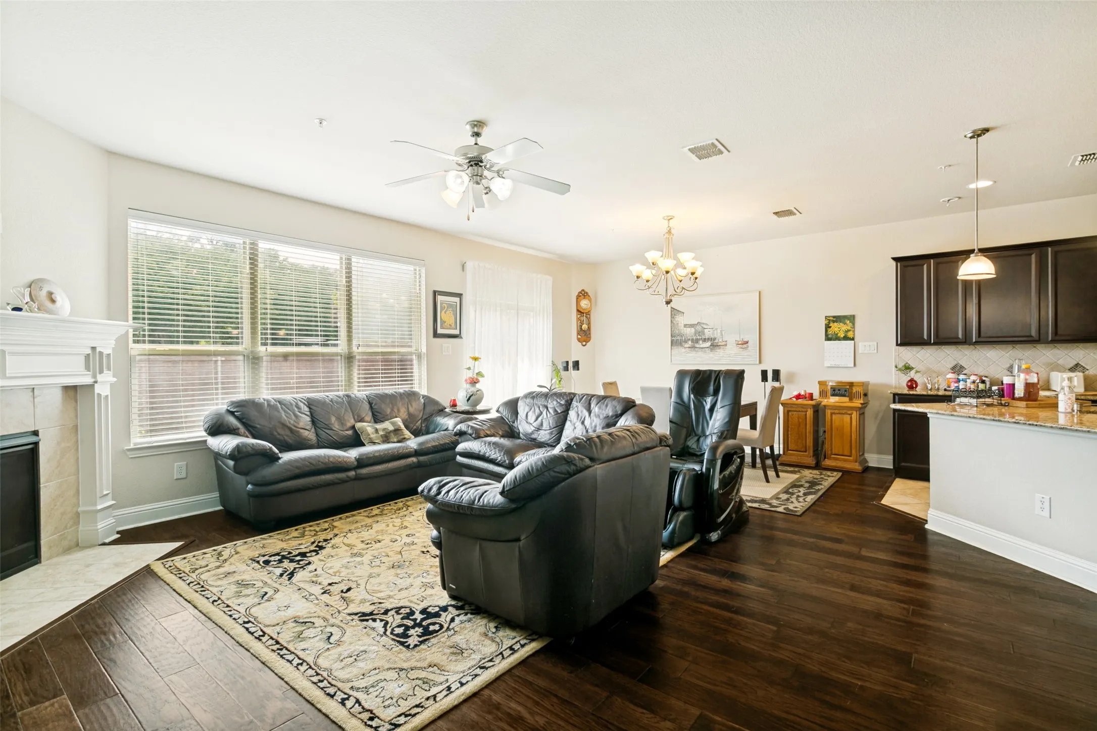 Townhouse For Rent in Denton County , 2622 Jackson Drive, Lewisville, Texas 75067, 3 Bedroom, 4 Bathroom, 2 Garage spaces, 1,849 Sqft, built in 2013, mls#21310889, Real Estate Agent in Lewisville, Homes For Rent in Denton county, Homes For Rent in Lewisville, Realtor in Lewisville Texas, Real Estate Brokerage Independent Realty Texas, Luminita Cordes Realtor