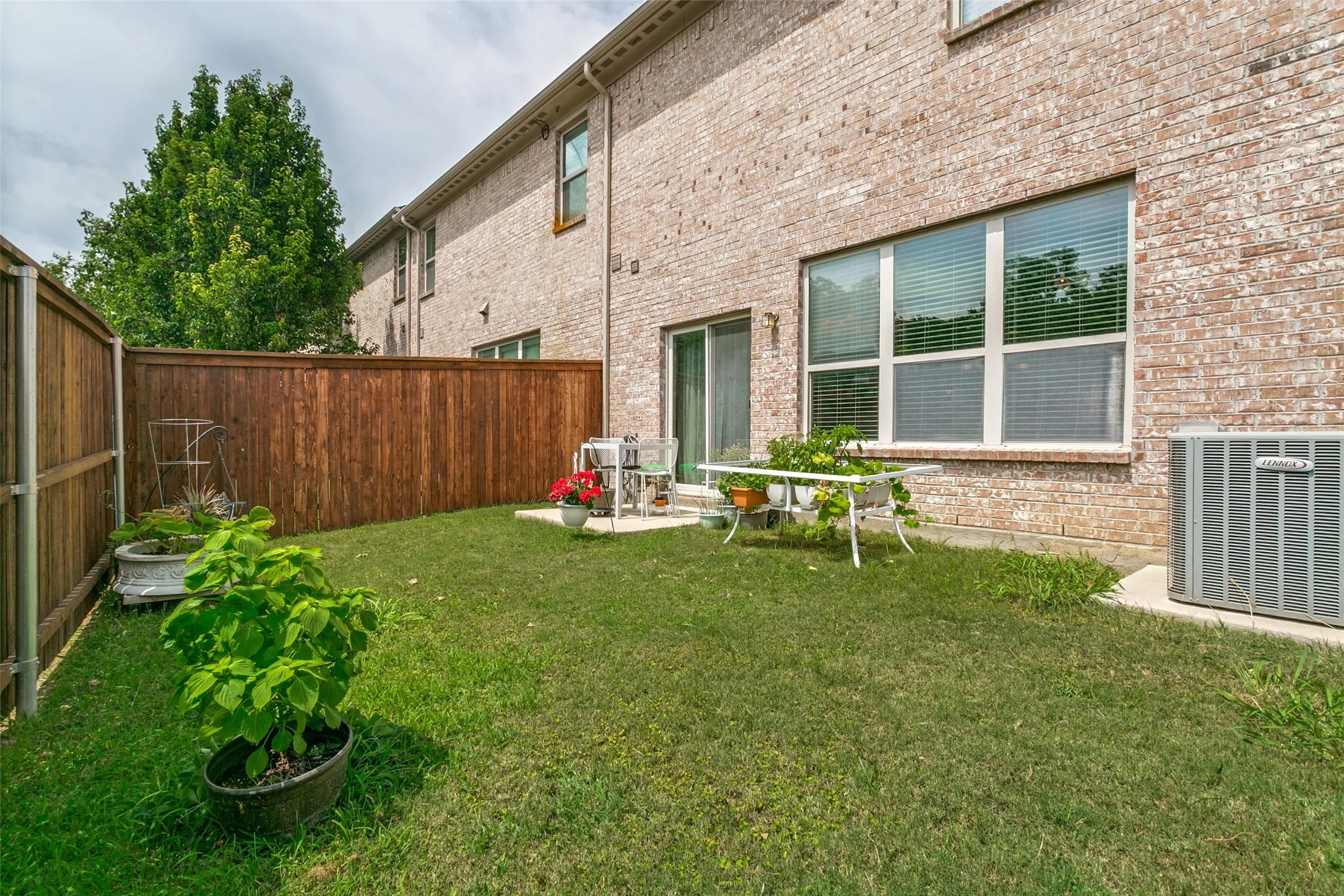 Townhouse For Rent in Denton County , 2622 Jackson Drive, Lewisville, Texas 75067, 3 Bedroom, 4 Bathroom, 2 Garage spaces, 1,849 Sqft, built in 2013, mls#21310889, Real Estate Agent in Lewisville, Homes For Rent in Denton county, Homes For Rent in Lewisville, Realtor in Lewisville Texas, Real Estate Brokerage Independent Realty Texas, Luminita Cordes Realtor