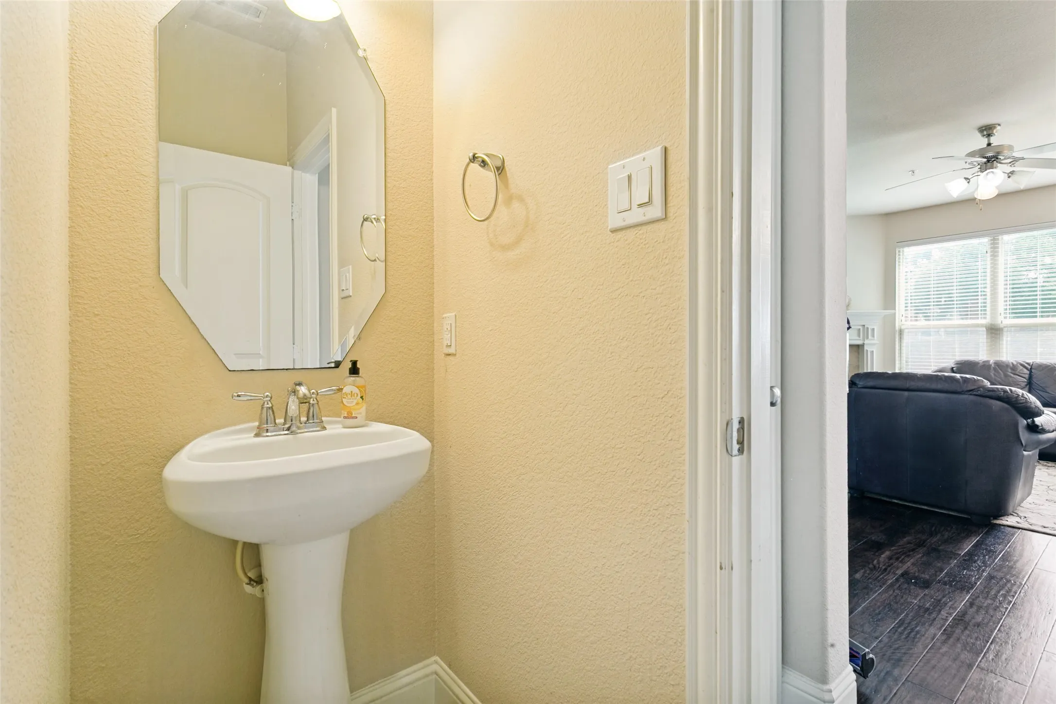 Townhouse For Rent in Denton County , 2622 Jackson Drive, Lewisville, Texas 75067, 3 Bedroom, 4 Bathroom, 2 Garage spaces, 1,849 Sqft, built in 2013, mls#21310889, Real Estate Agent in Lewisville, Homes For Rent in Denton county, Homes For Rent in Lewisville, Realtor in Lewisville Texas, Real Estate Brokerage Independent Realty Texas, Luminita Cordes Realtor