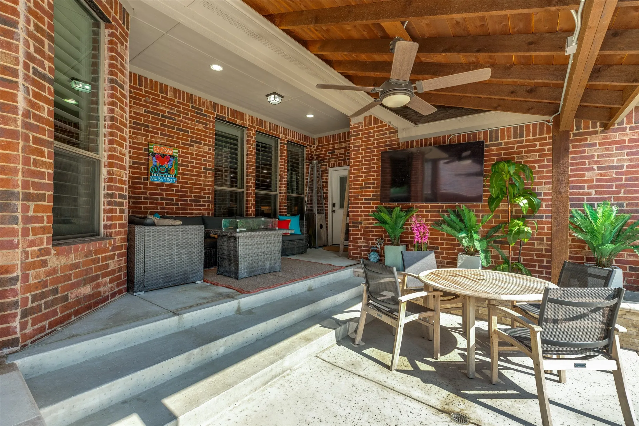 Single Family Residence For Sale in Denton County , 10325 Fire Ridge Drive, Frisco, Texas 75033, 4 Bedroom, 4 Bathroom, 3 Garage spaces, 4,318 Sqft, built in 2006, mls#21302144, Real Estate Agent in Frisco, Homes For Sale in Denton county, Homes For Sale in Frisco, Realtor in Frisco Texas, Real Estate Brokerage Independent Realty Texas, Luminita Cordes Realtor