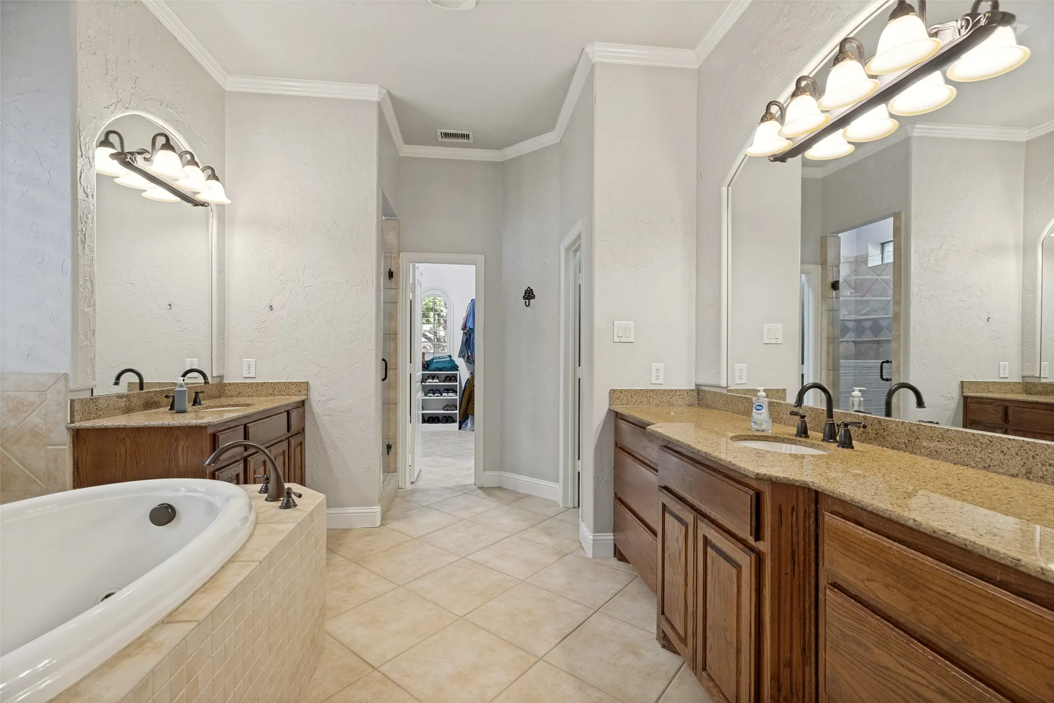 Single Family Residence For Sale in Denton County , 10325 Fire Ridge Drive, Frisco, Texas 75033, 4 Bedroom, 4 Bathroom, 3 Garage spaces, 4,318 Sqft, built in 2006, mls#21302144, Real Estate Agent in Frisco, Homes For Sale in Denton county, Homes For Sale in Frisco, Realtor in Frisco Texas, Real Estate Brokerage Independent Realty Texas, Luminita Cordes Realtor