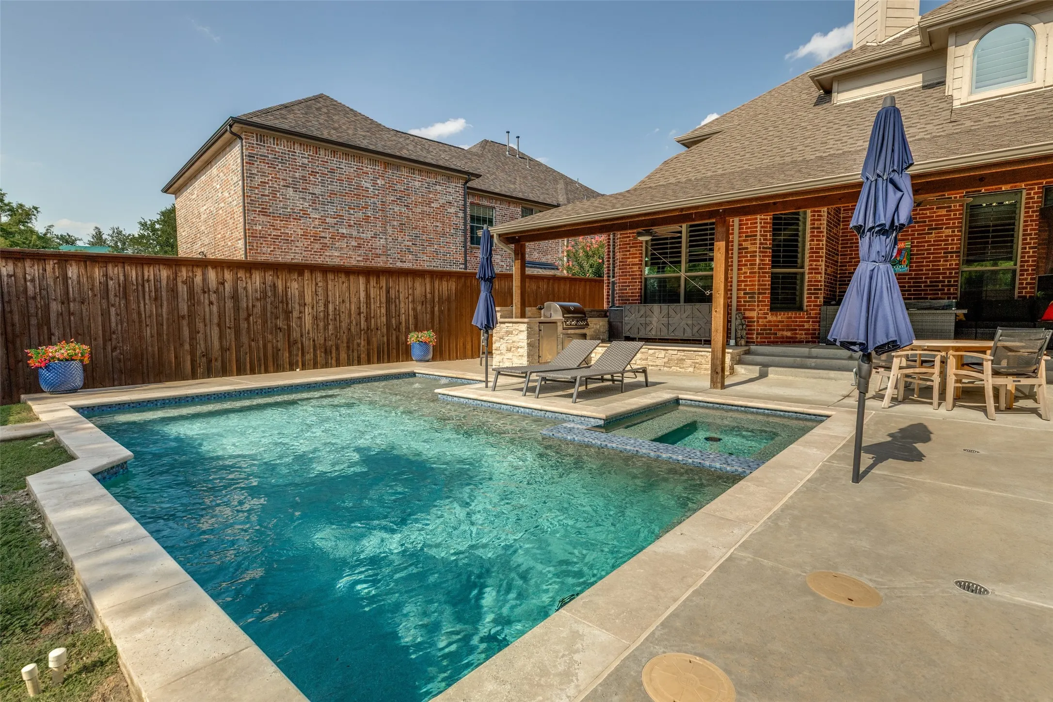Single Family Residence For Sale in Denton County , 10325 Fire Ridge Drive, Frisco, Texas 75033, 4 Bedroom, 4 Bathroom, 3 Garage spaces, 4,318 Sqft, built in 2006, mls#21302144, Real Estate Agent in Frisco, Homes For Sale in Denton county, Homes For Sale in Frisco, Realtor in Frisco Texas, Real Estate Brokerage Independent Realty Texas, Luminita Cordes Realtor