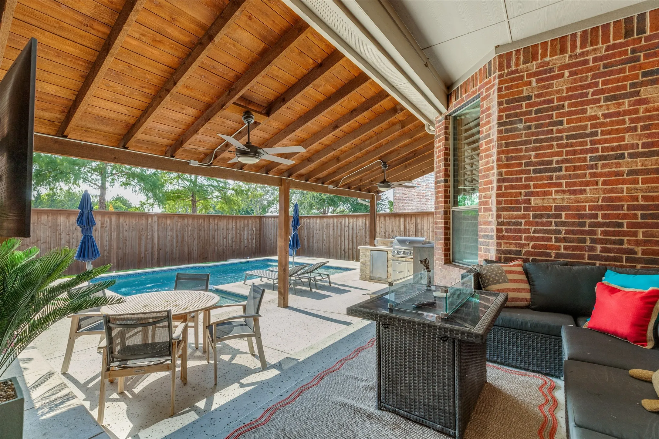Single Family Residence For Sale in Denton County , 10325 Fire Ridge Drive, Frisco, Texas 75033, 4 Bedroom, 4 Bathroom, 3 Garage spaces, 4,318 Sqft, built in 2006, mls#21302144, Real Estate Agent in Frisco, Homes For Sale in Denton county, Homes For Sale in Frisco, Realtor in Frisco Texas, Real Estate Brokerage Independent Realty Texas, Luminita Cordes Realtor