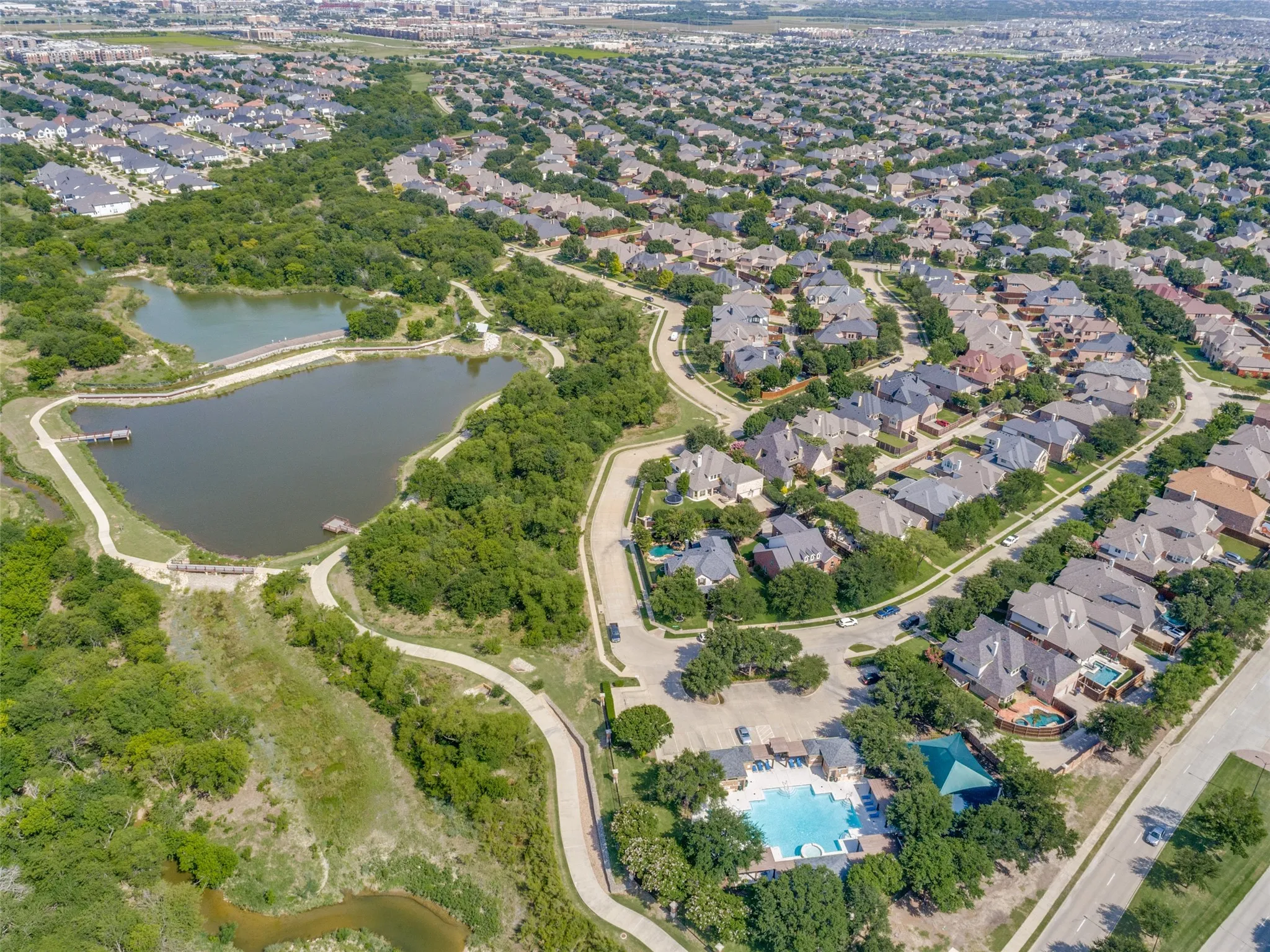 Single Family Residence For Sale in Denton County , 10325 Fire Ridge Drive, Frisco, Texas 75033, 4 Bedroom, 4 Bathroom, 3 Garage spaces, 4,318 Sqft, built in 2006, mls#21302144, Real Estate Agent in Frisco, Homes For Sale in Denton county, Homes For Sale in Frisco, Realtor in Frisco Texas, Real Estate Brokerage Independent Realty Texas, Luminita Cordes Realtor